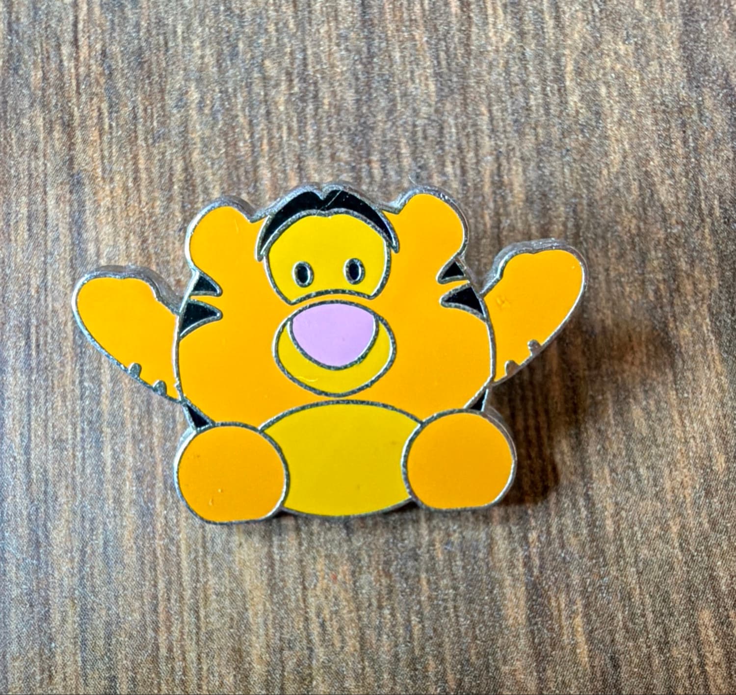 Tigger Standing with Paws Up dig front