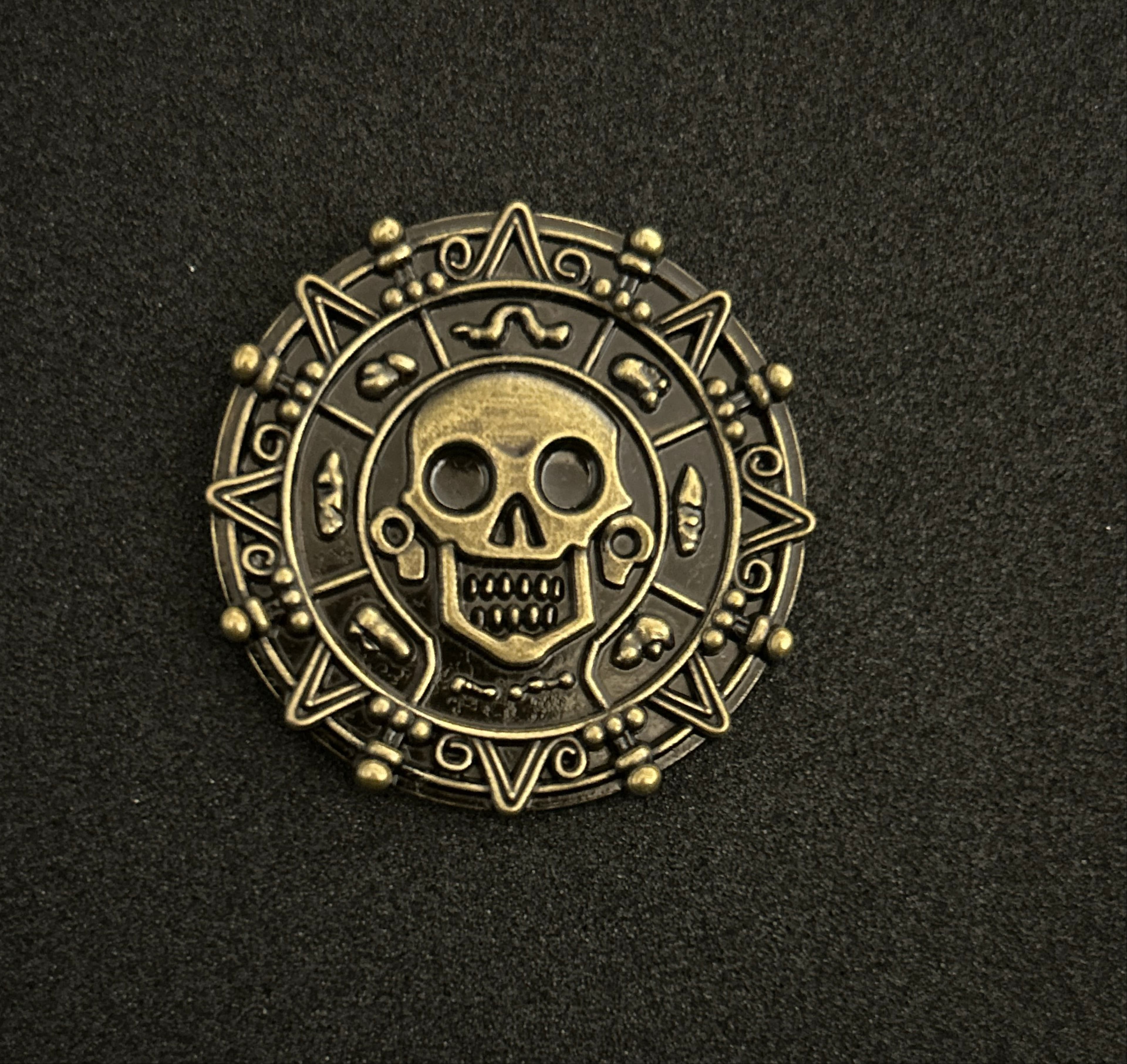 Aztec Coin - Pirates of the Caribbean: The Curse of the Black Pearl front
