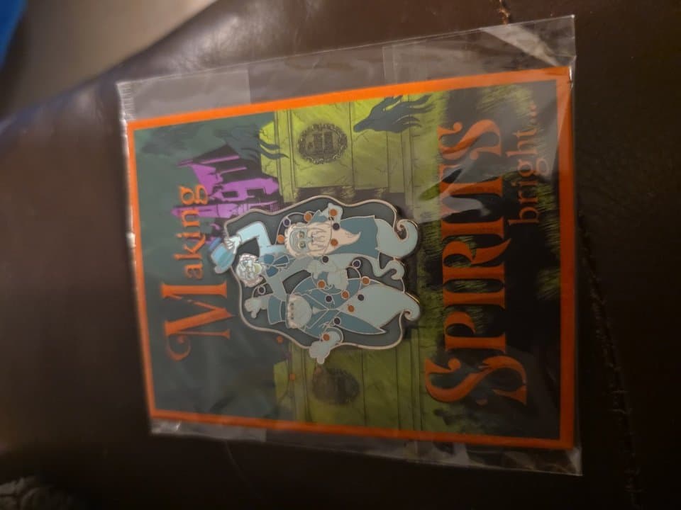 Disney Parks Gift Card Collection Making Spirits Bright Hitchhiking Ghost LE Pin front