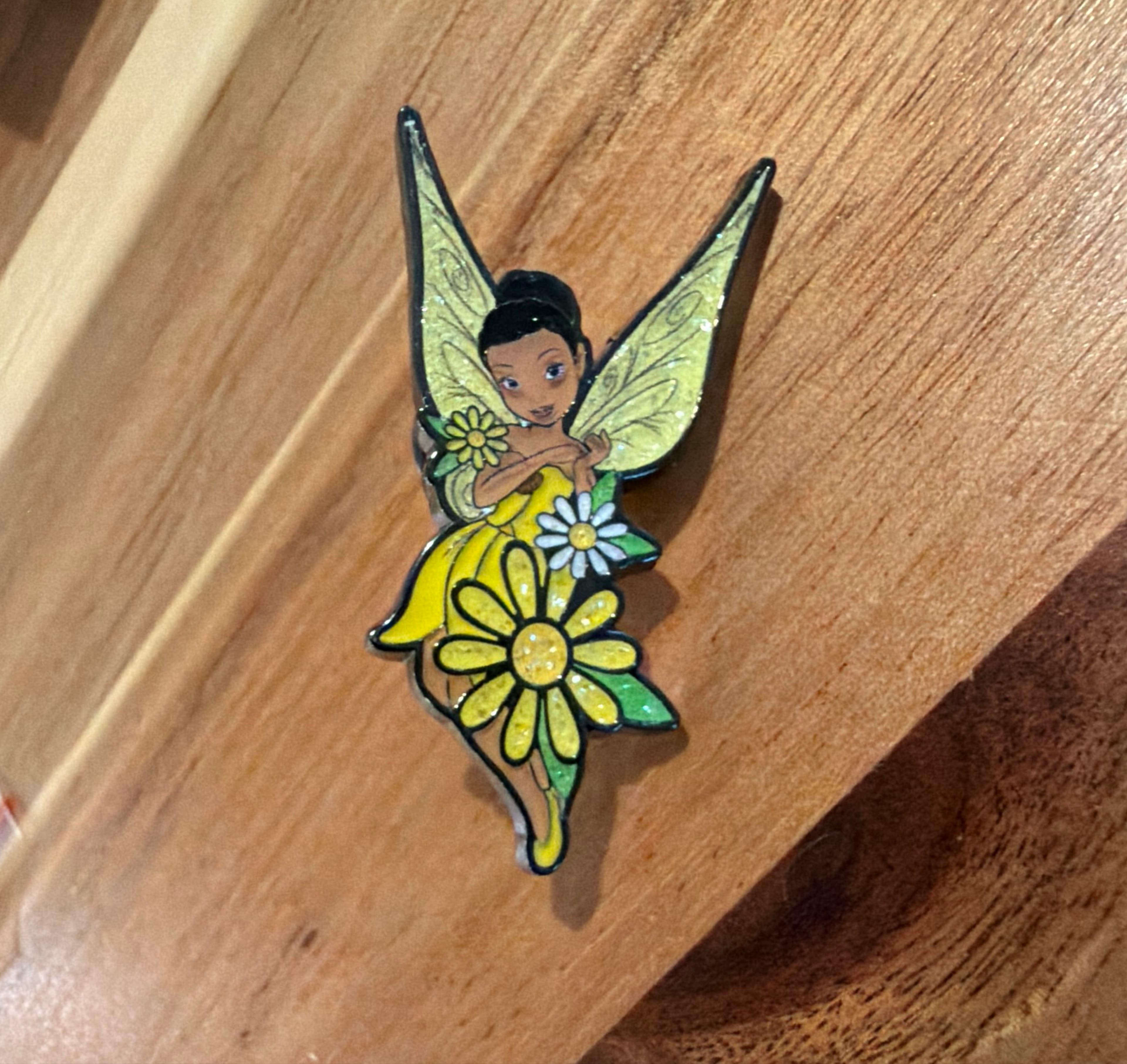Tinker Bell - Yellow Daisies - Magical Mystery Pins Collection Series 19 front