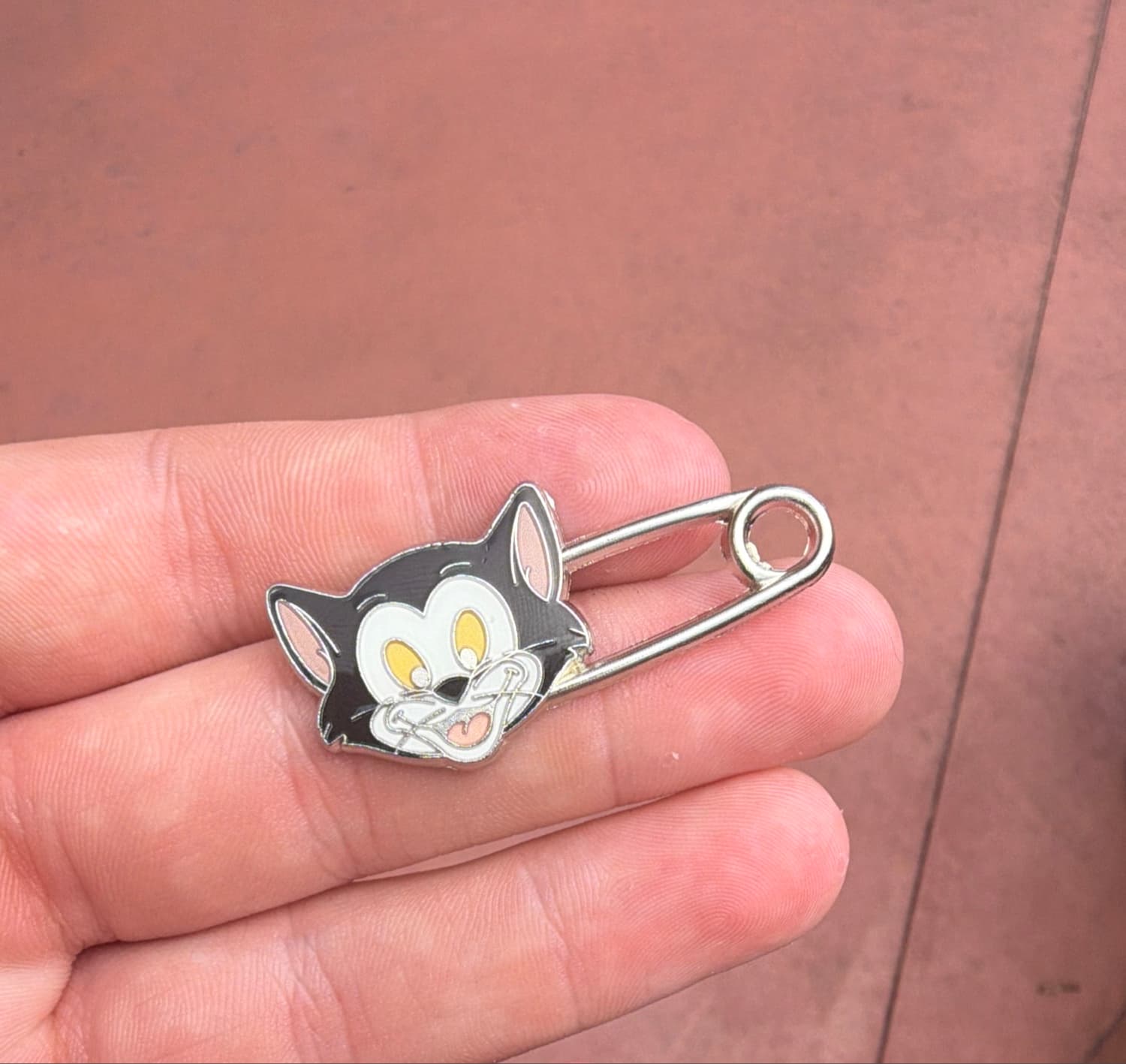 Figaro - Safety Pin front