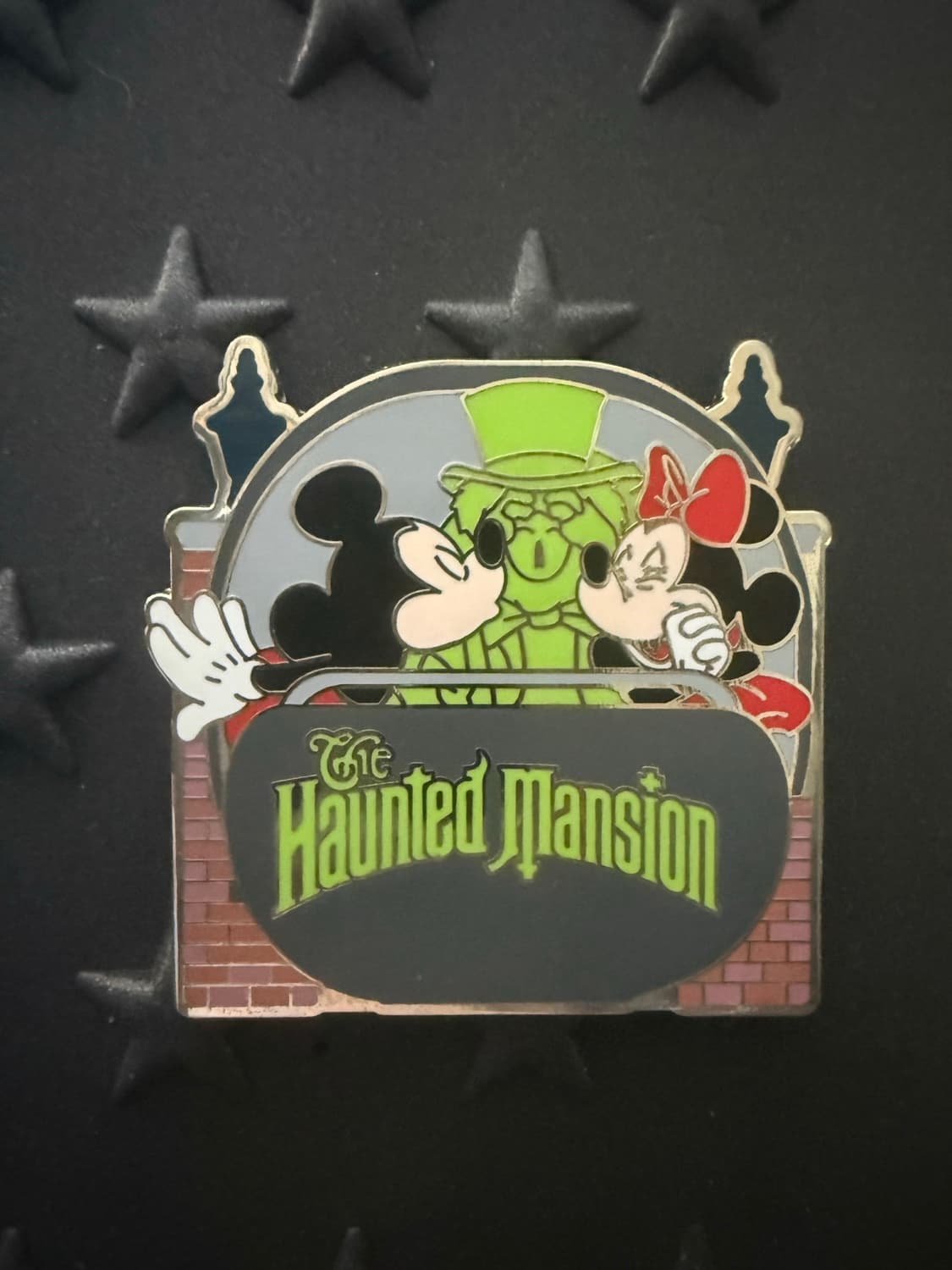 Mickey and Minnie Haunted Mansion Hitchhiking Ghost Pin front