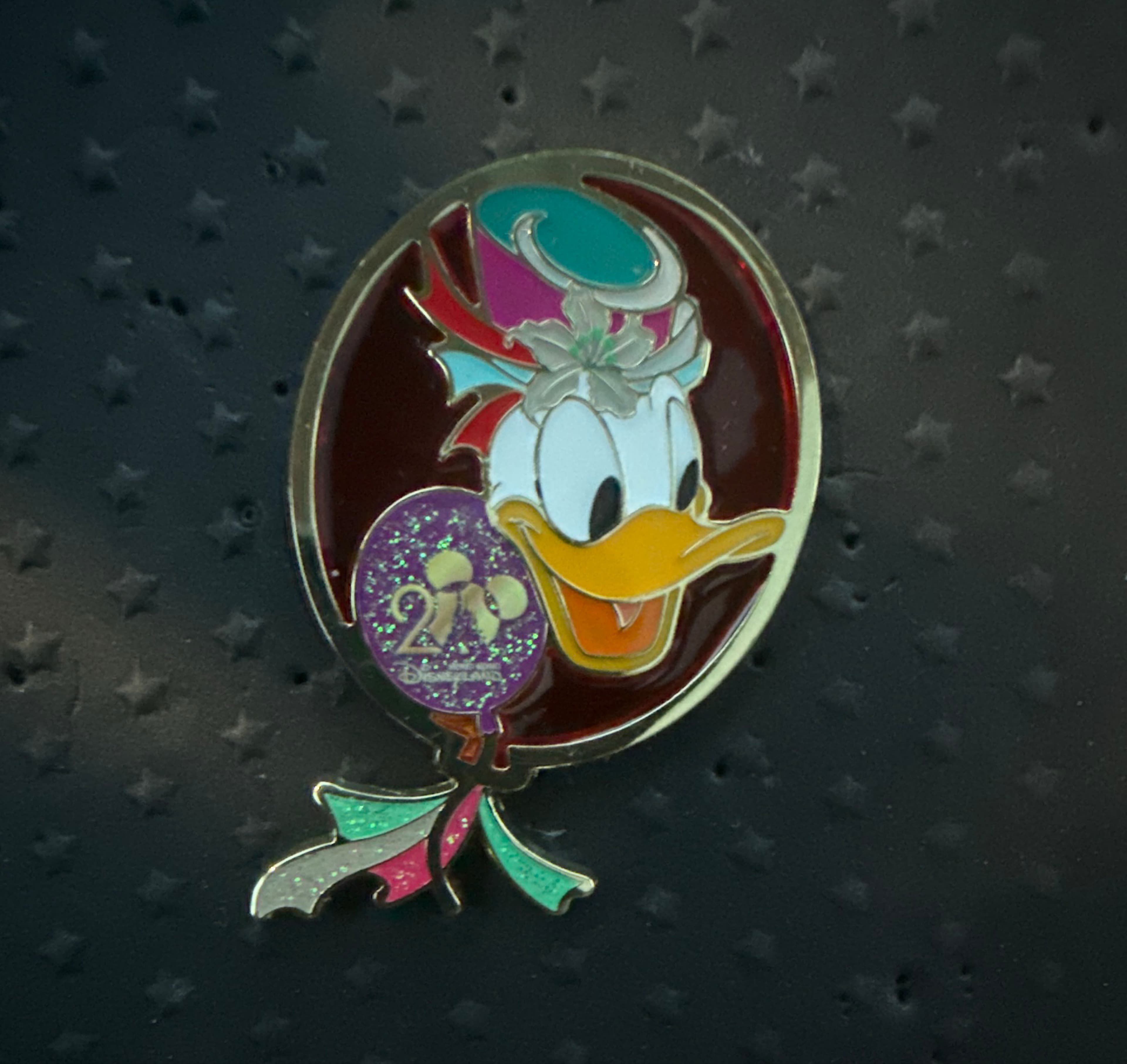 Donald Duck 20th Anniversary Disneyland Paris Balloon Pin front