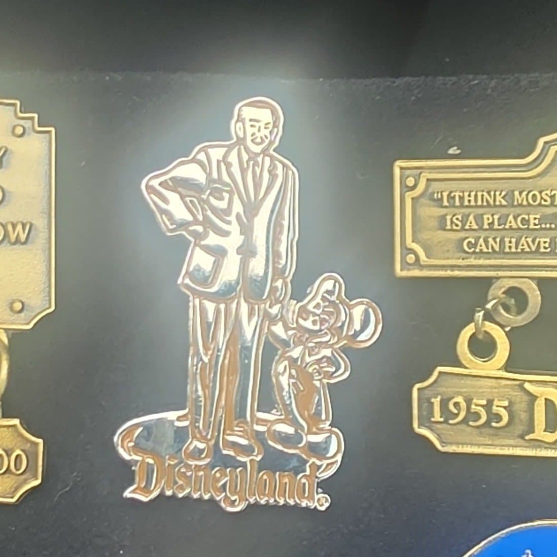 DLR 1998 Attractions Walt Disney and Mickey Partners Statue Pin front