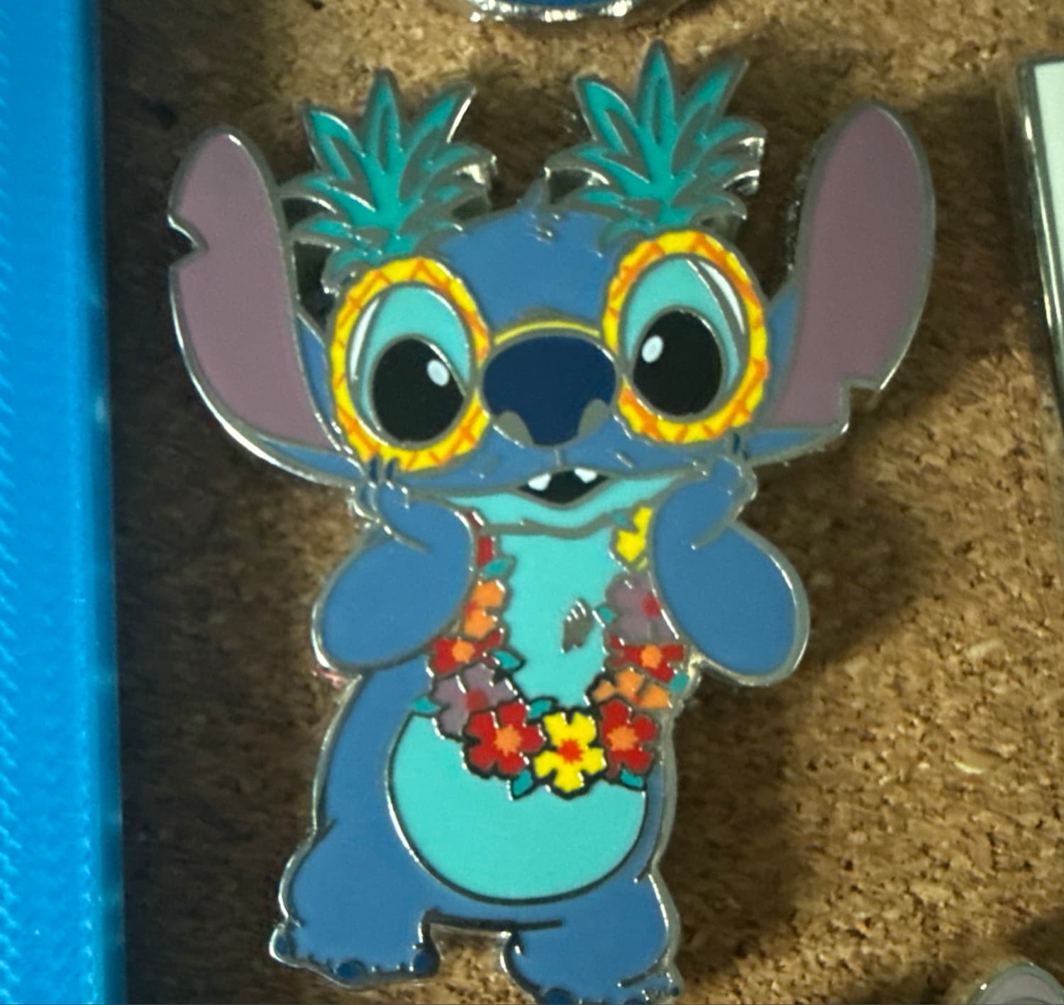 Stitch Hawaiian Tourist Luau w/ Pineapple Glasses & Lei front