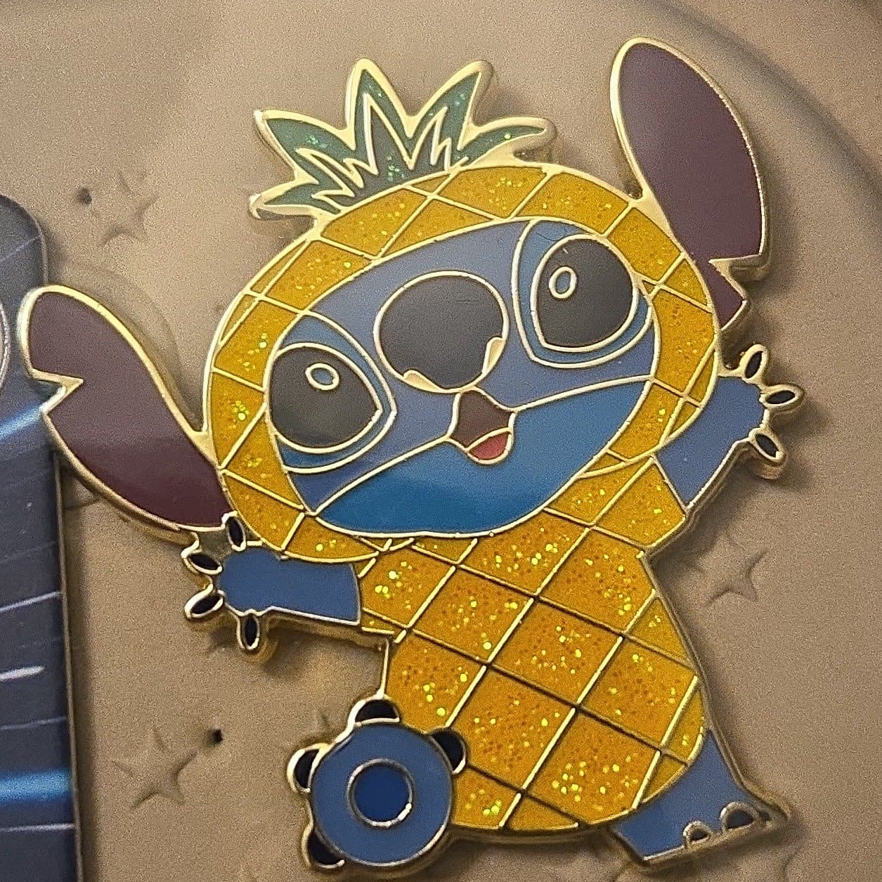 Stitch Pineapple Chase Pin front