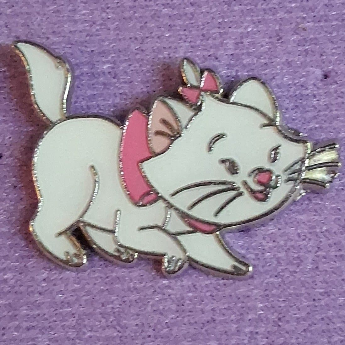 Marie walking - The Aristocats front