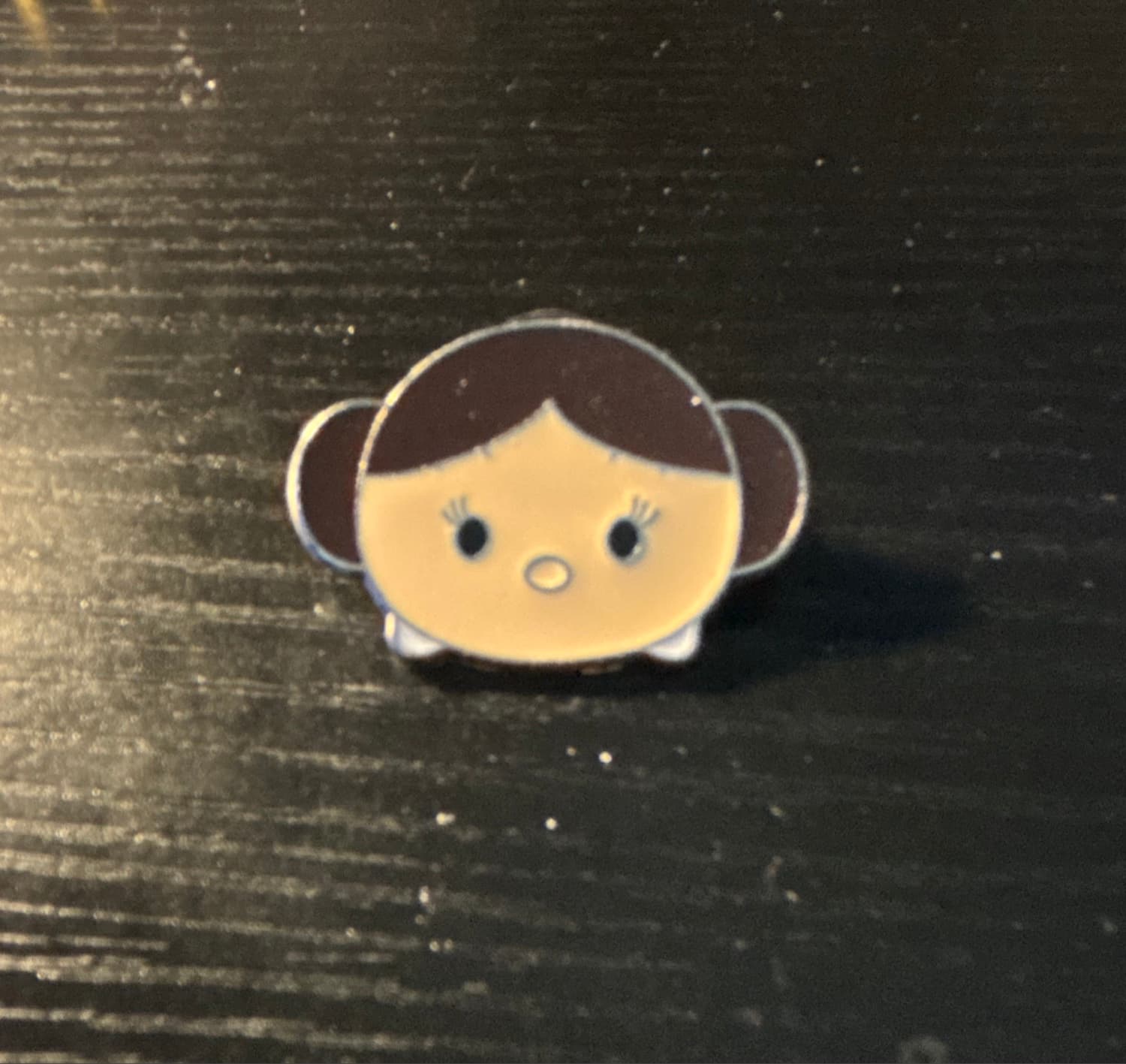 Princess Leia - Star Wars Tsum Tsum Series 1 Mystery Pin front