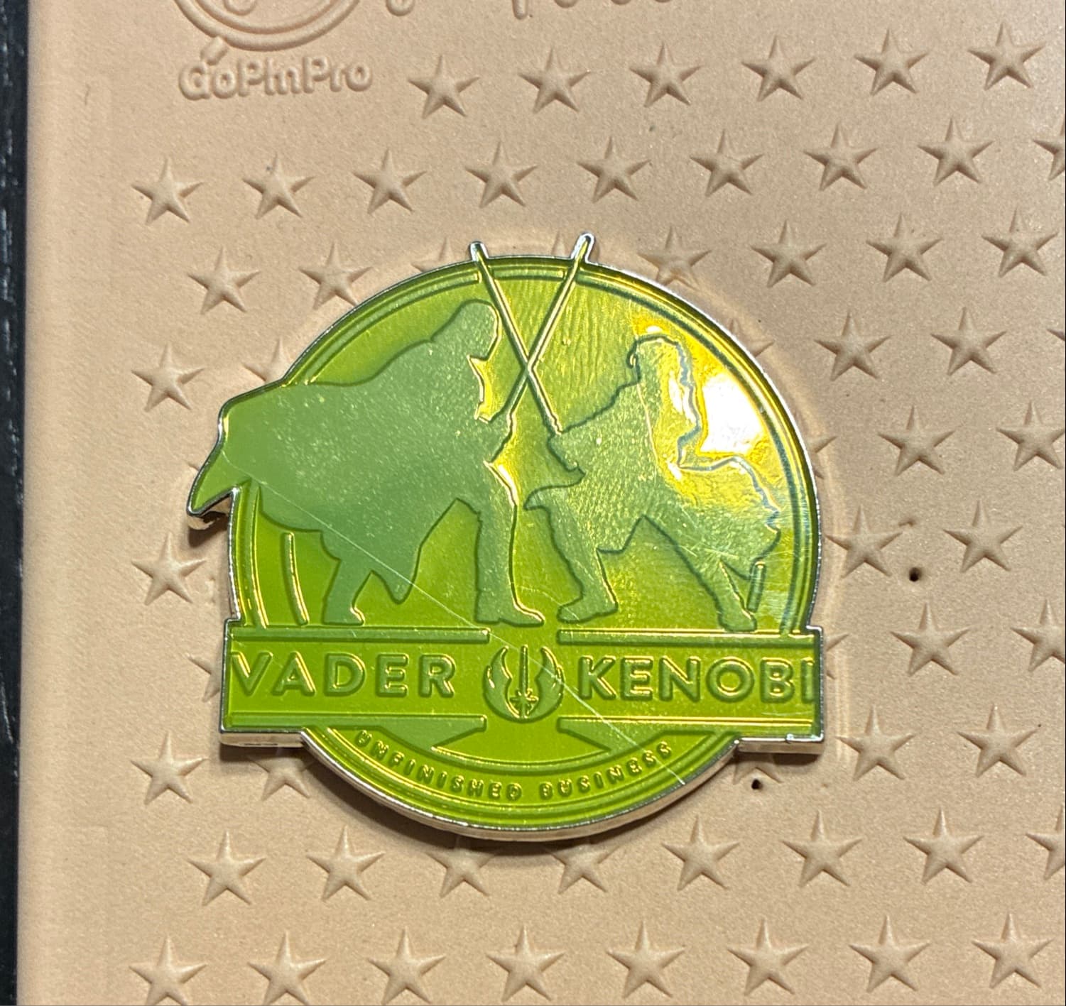 Star Wars: Obi-Wan Kenobi - Vader & Kenobi 'Unfinished Business' Duel Pin front