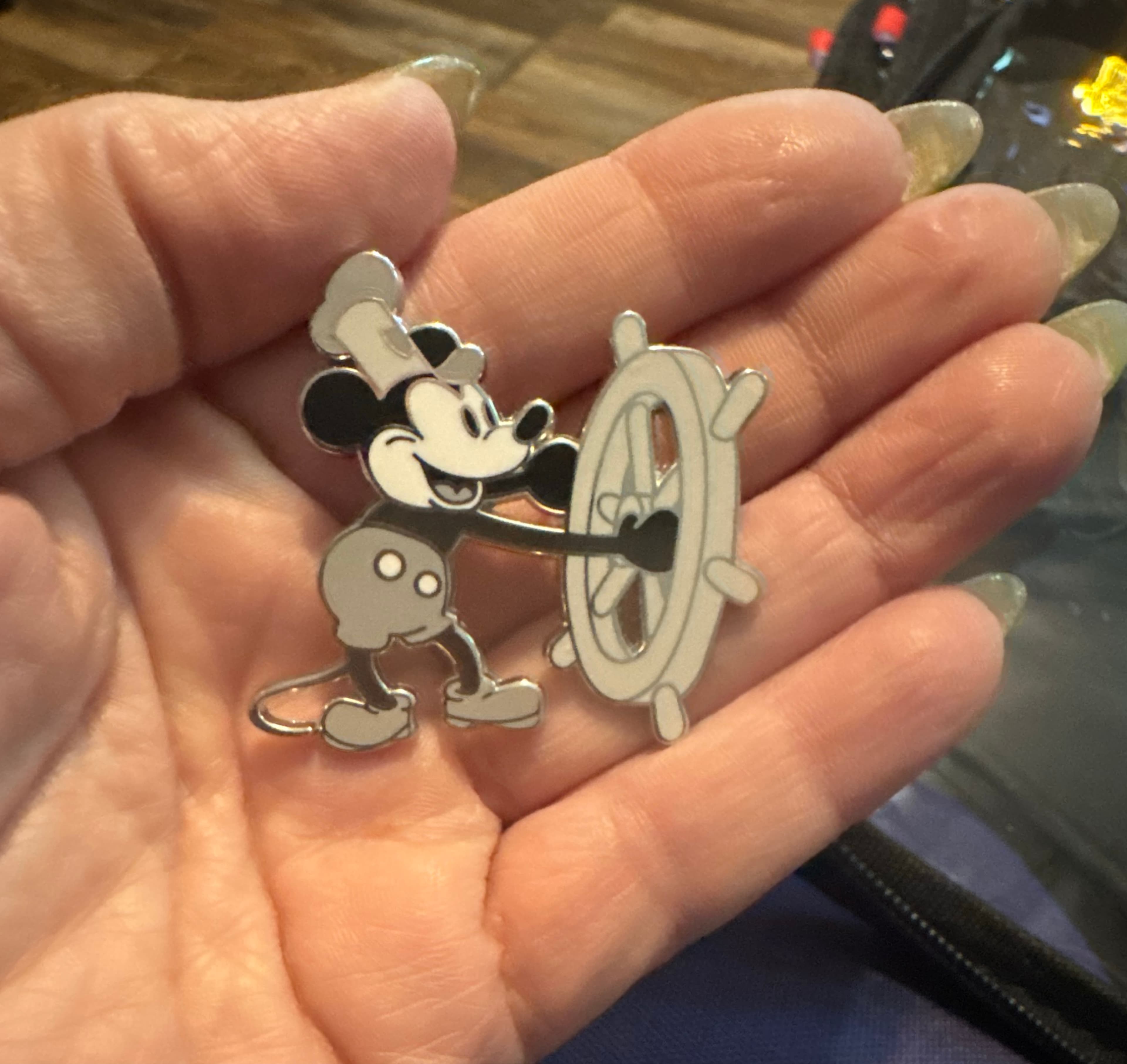 Mickey Mouse - Steamboat Willie - Ship's Wheel front