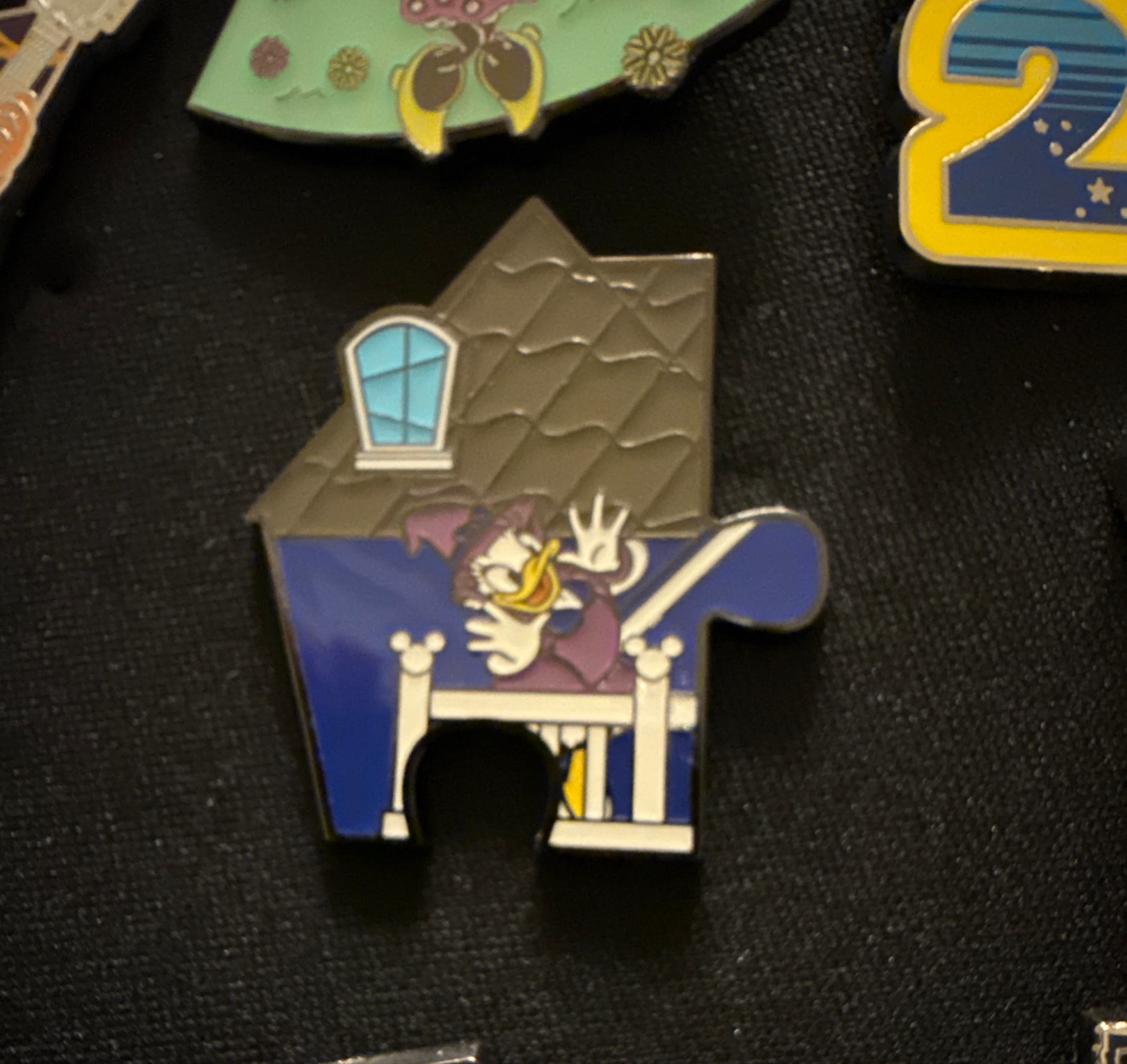Daisy Duck Haunted House Puzzle Pin front