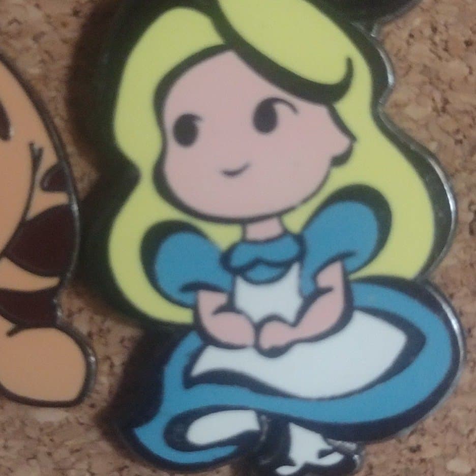 Alice in Wonderland - Animated Cuties Mystery Pin front