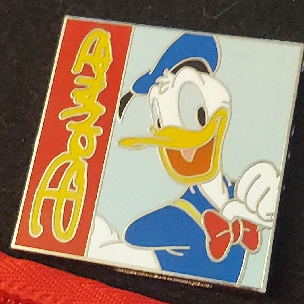 Donald Duck Amigos Pin front