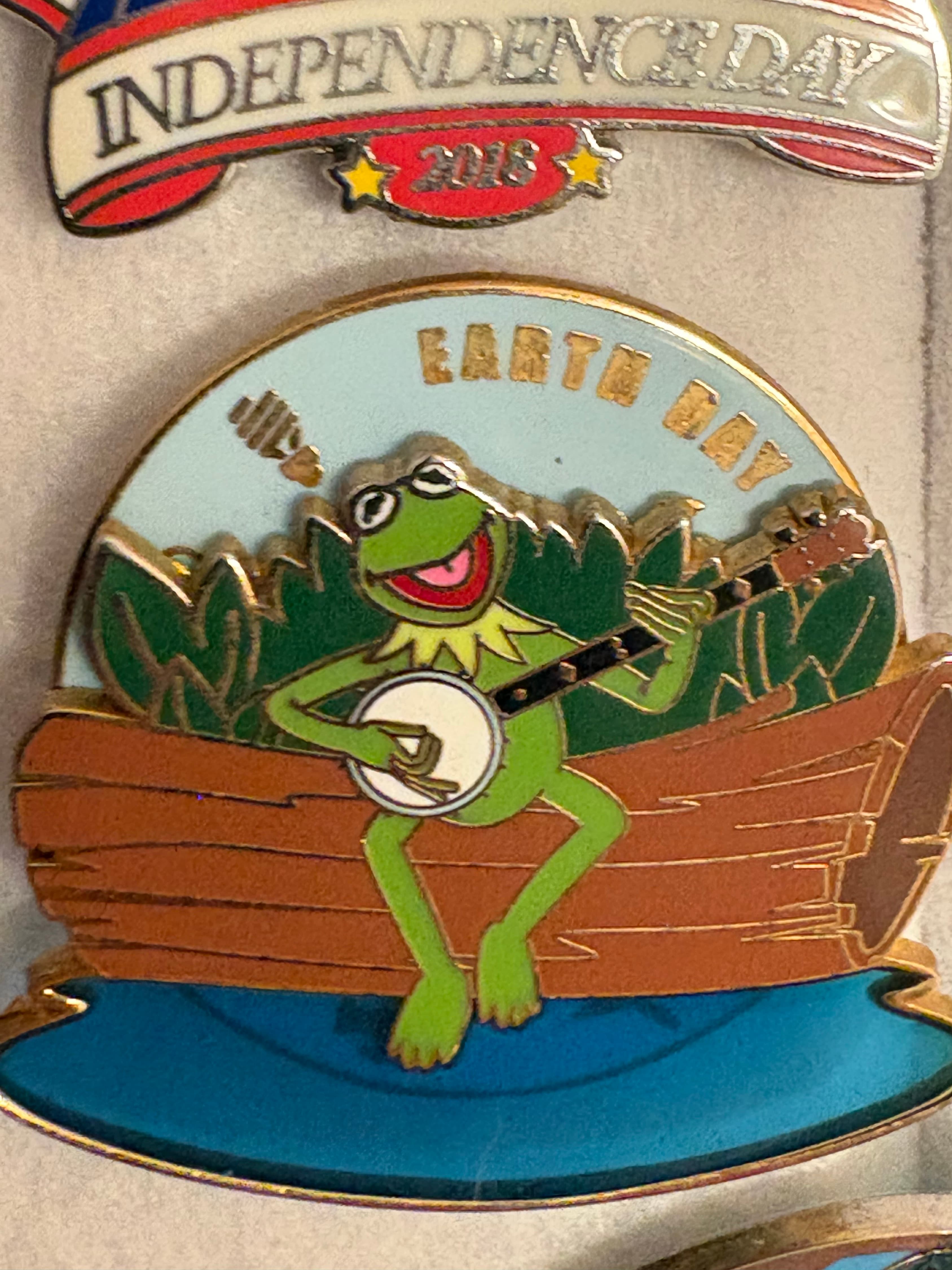 Kermit the Frog Earth Day Banjo Spinner Pin 2018 front