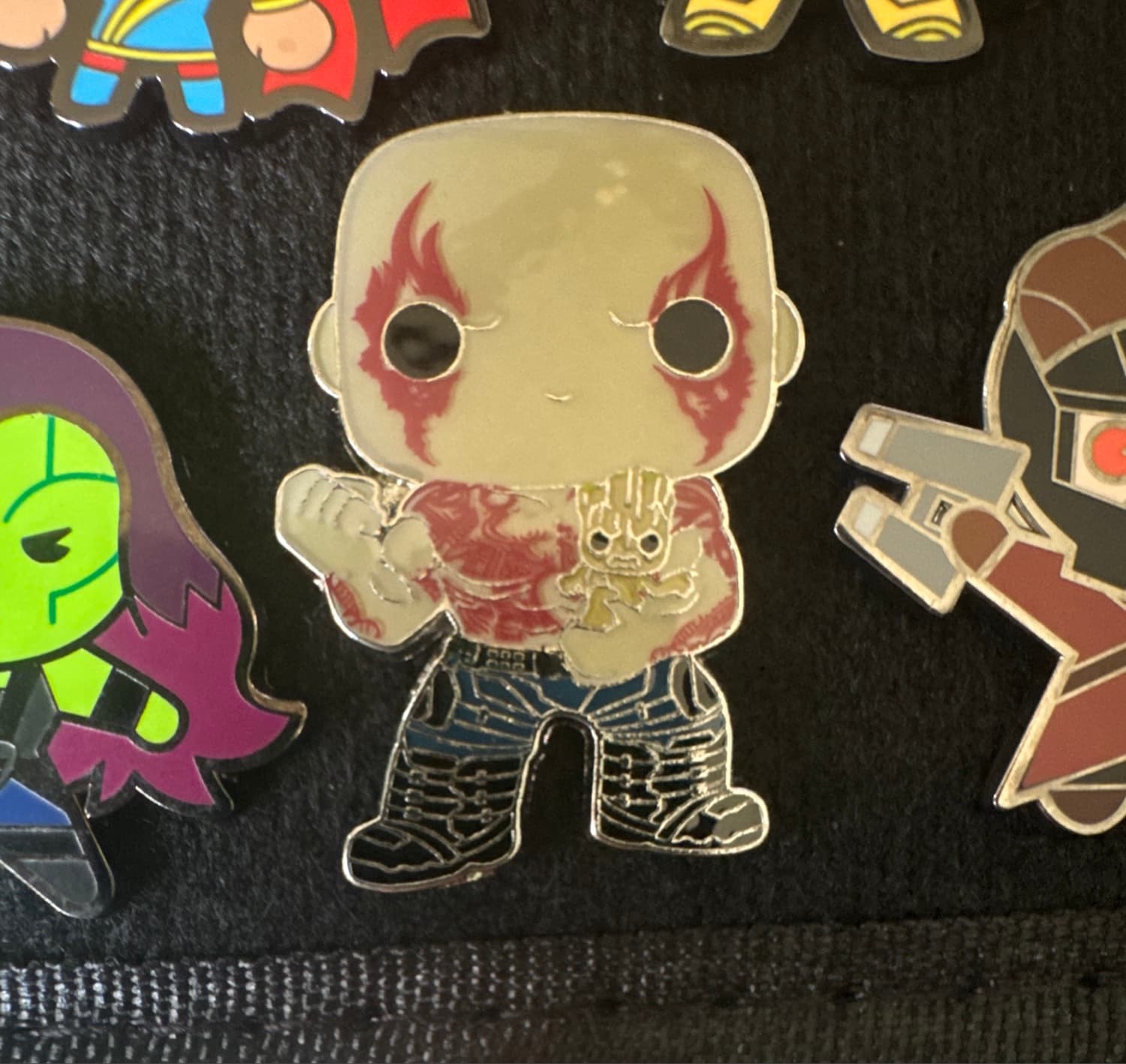 Funko Pop! Pin Marvel: Drax (Holding Groot) front