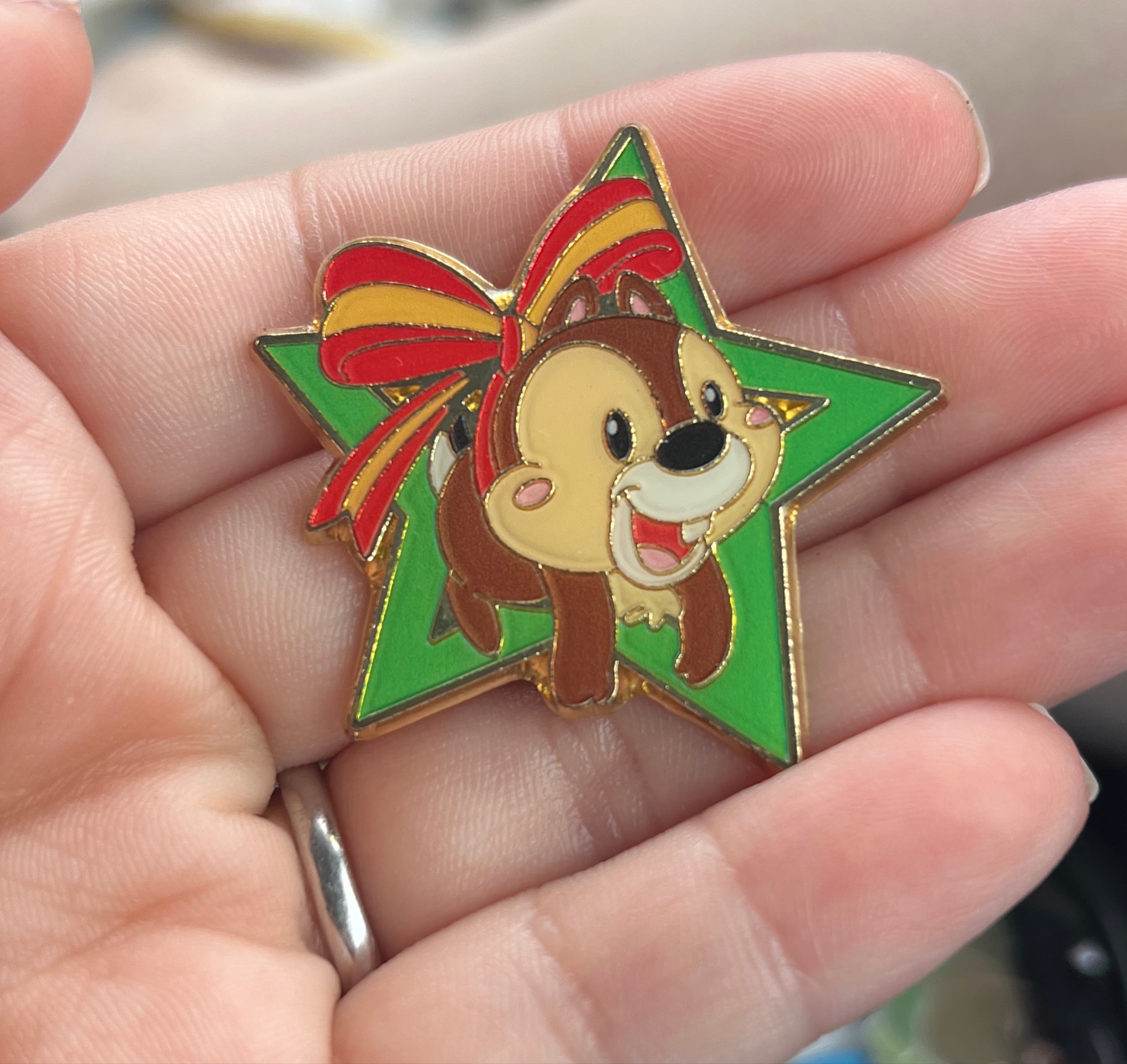 Chip in a Christmas Bow in Star front