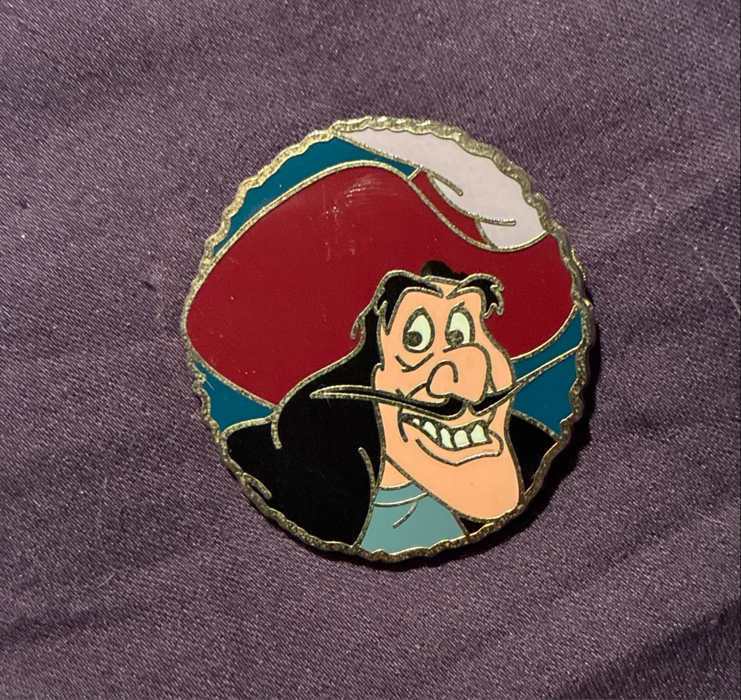 Captain Hook - Character Hats Mystery Pin Set front