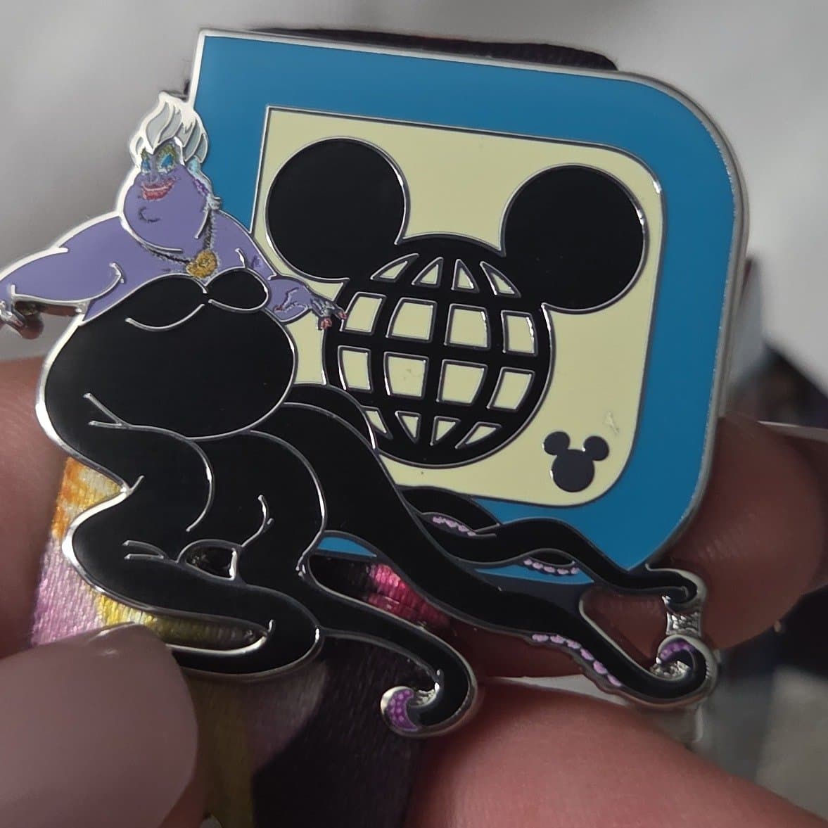 Ursula - Villains Mickey Icon Globe D Hidden Mickey Pin front