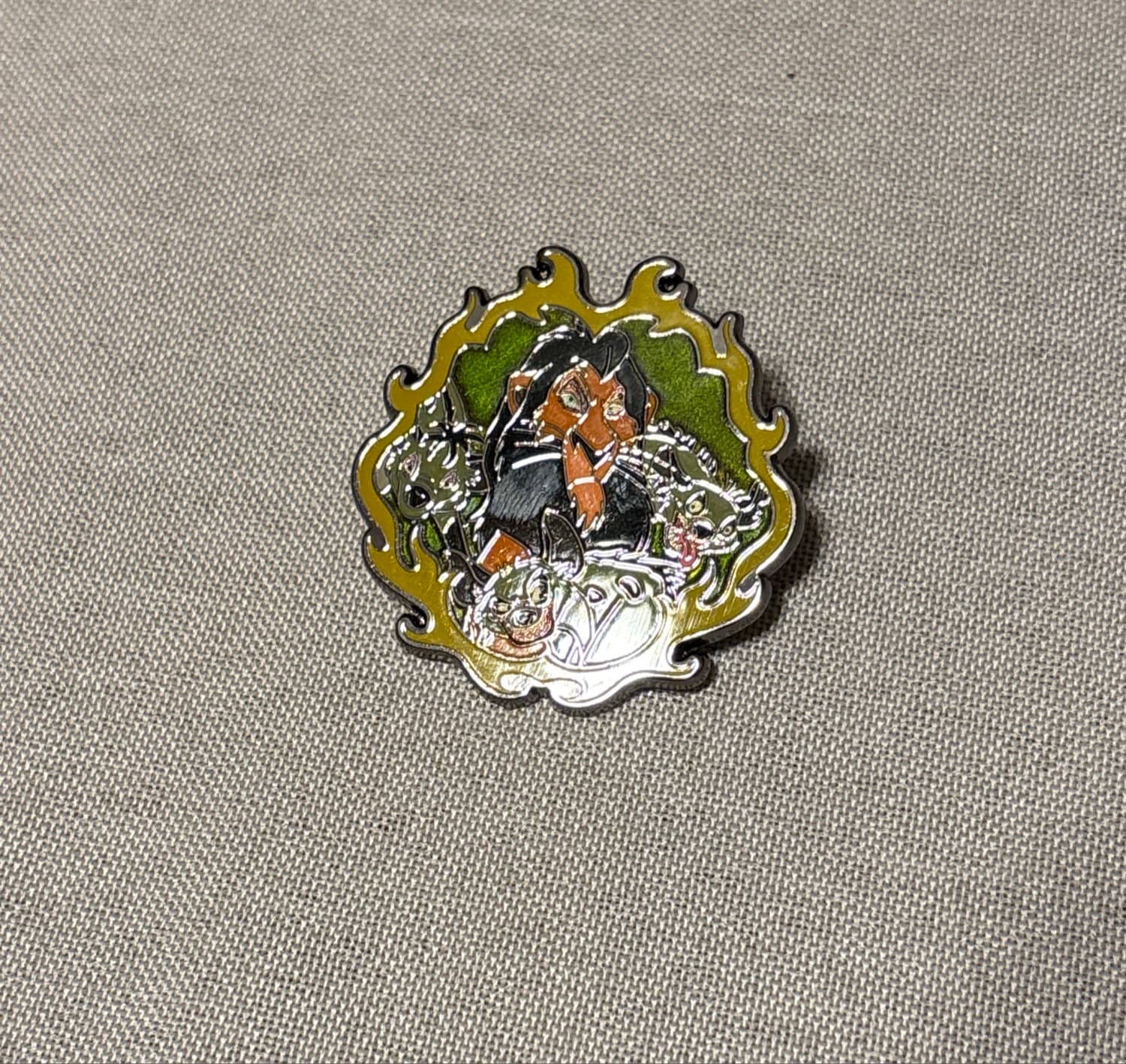 Scar with Shenzi, Banzai, and Ed - Villains Crest Series front
