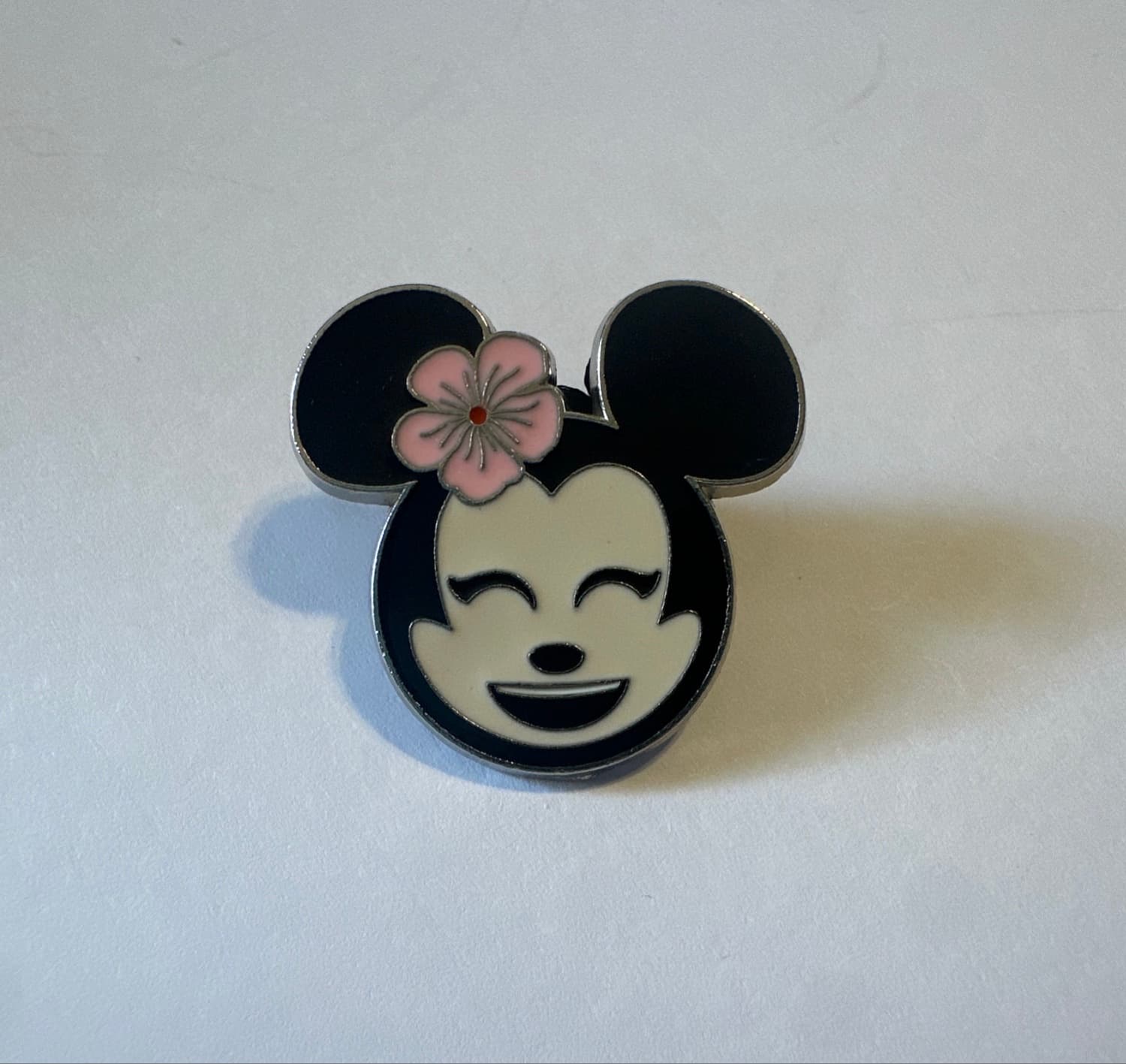 Minnie Mouse Emoji Aulani Hawaiian Flower Pin front