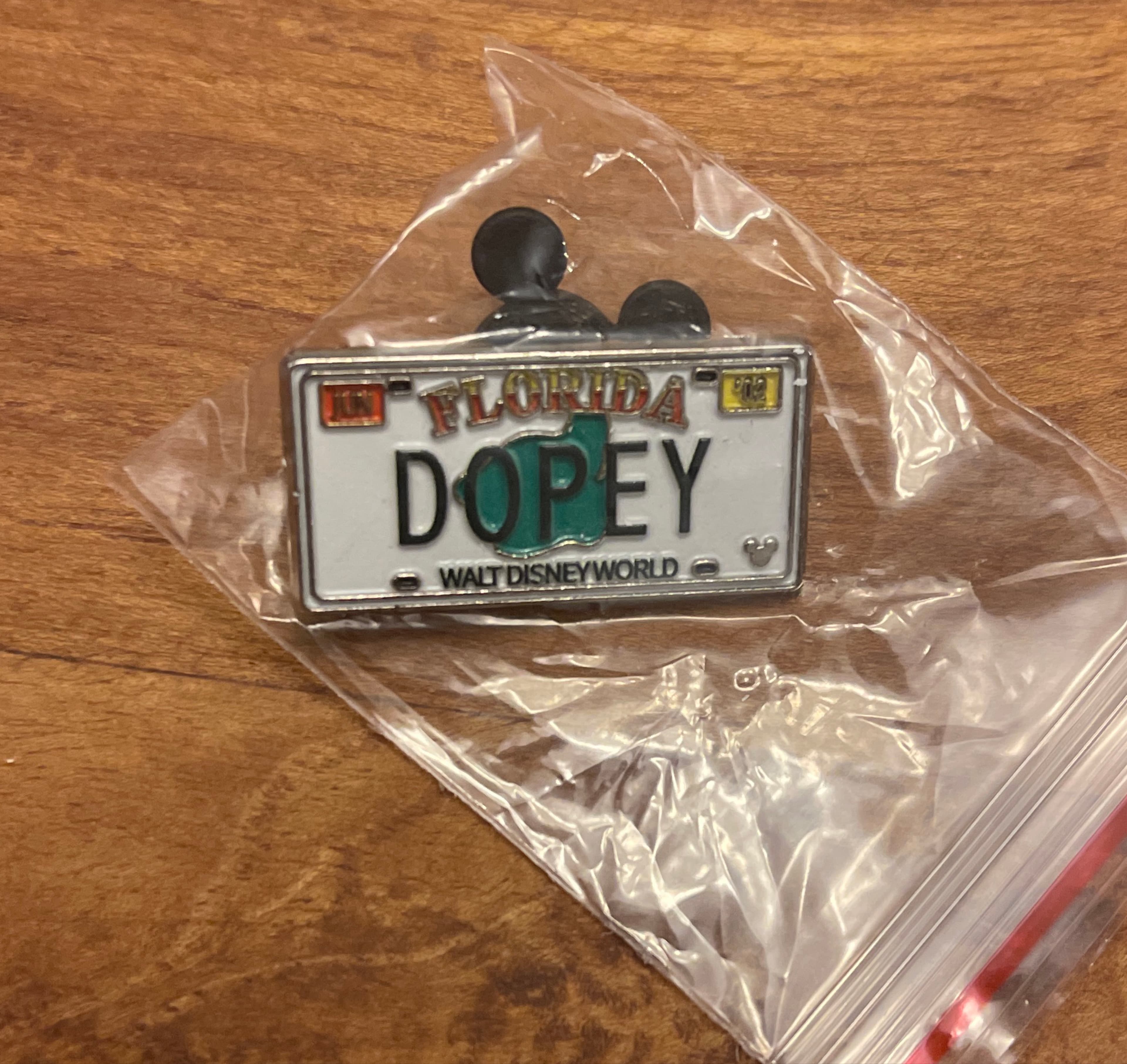 Dopey - Florida License Plate - Cast Lanyard Collection I front