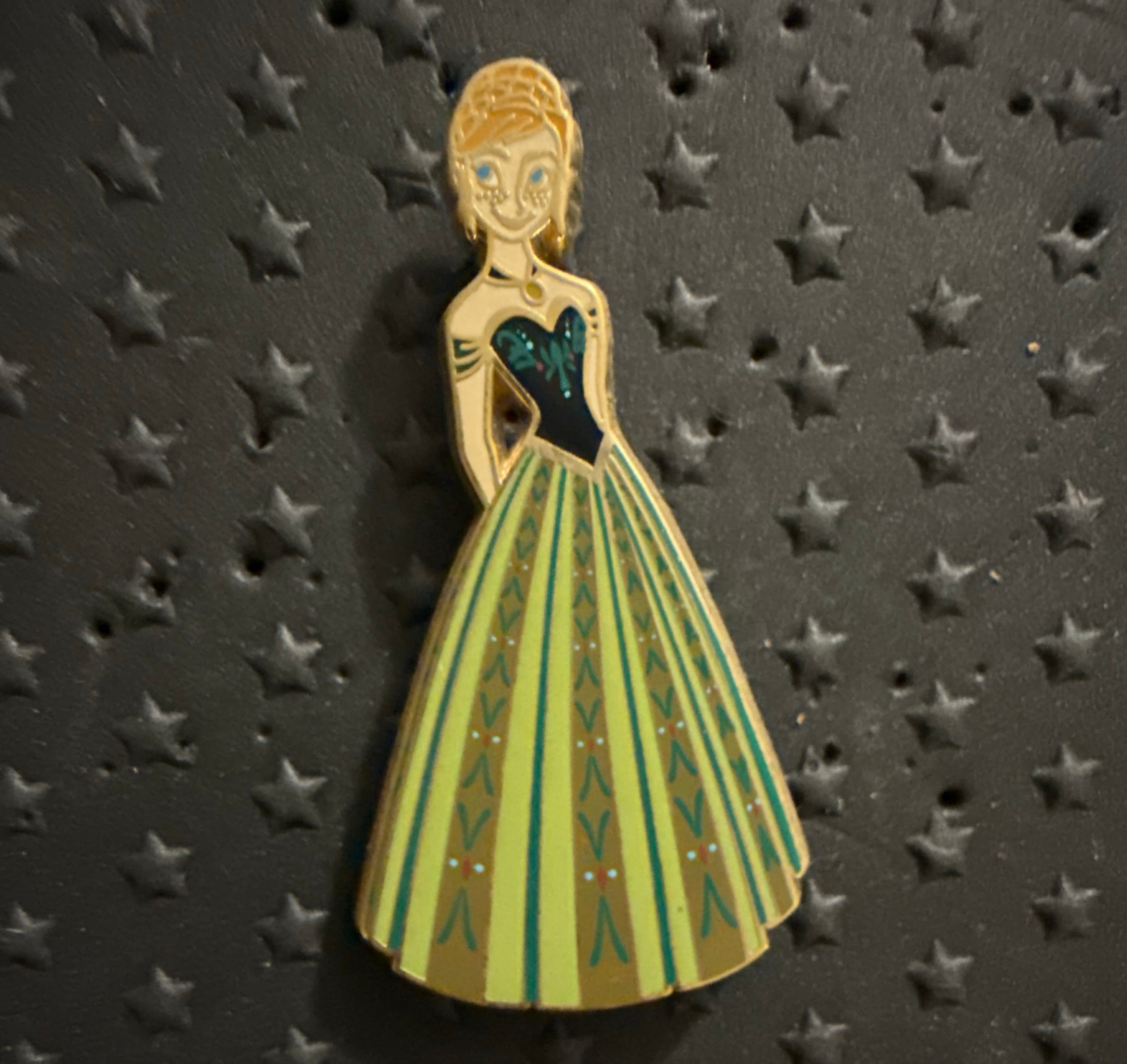 Frozen Anna Coronation Gown Pin front