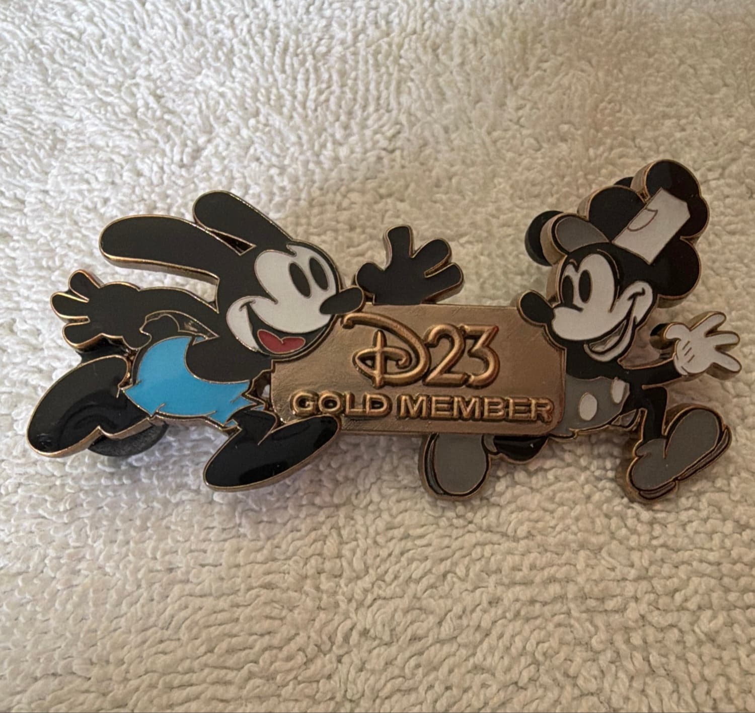 D23 Exclusive 17th Anniversary Pin Oswald the Lucky Rabbit & Mickey Mouse as Steamboat Willie front