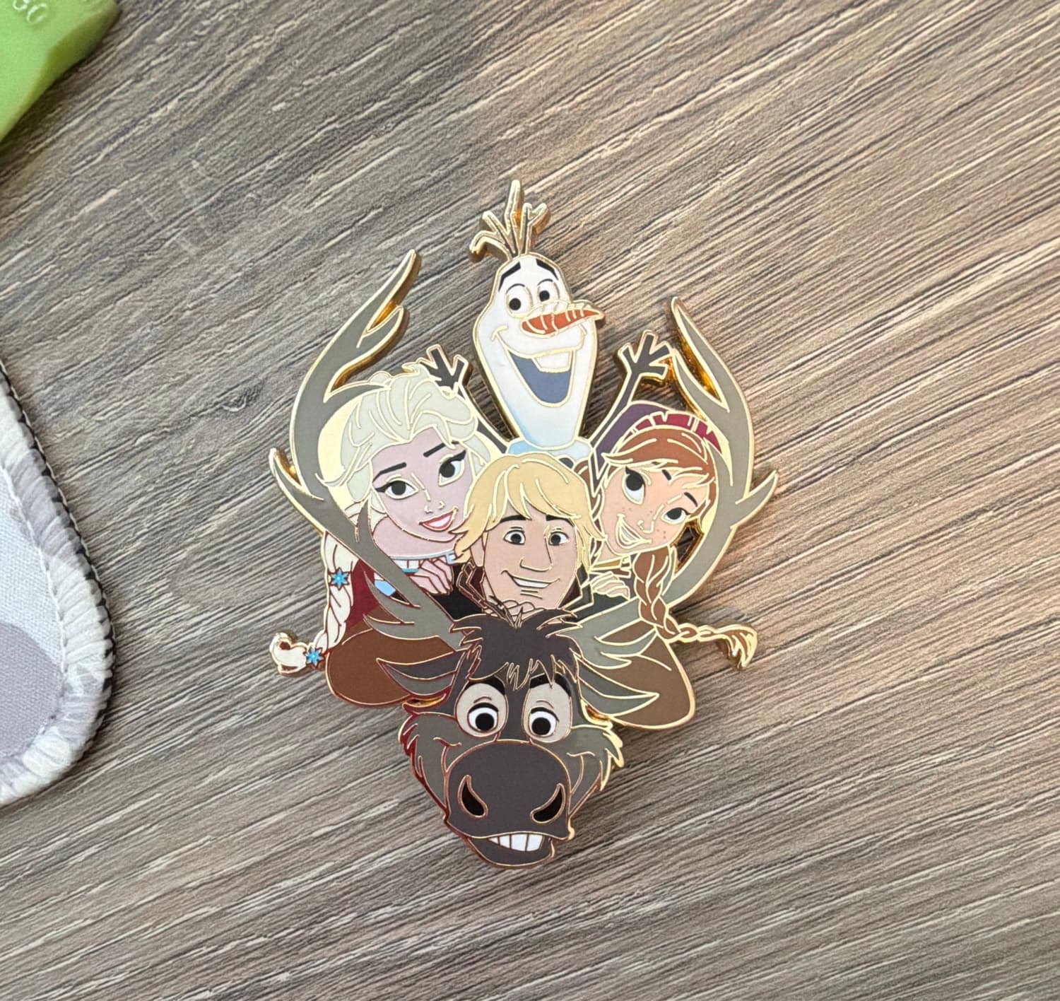 Frozen Kristoff Olaf Anna Elsa Sven Jumbo Pin front