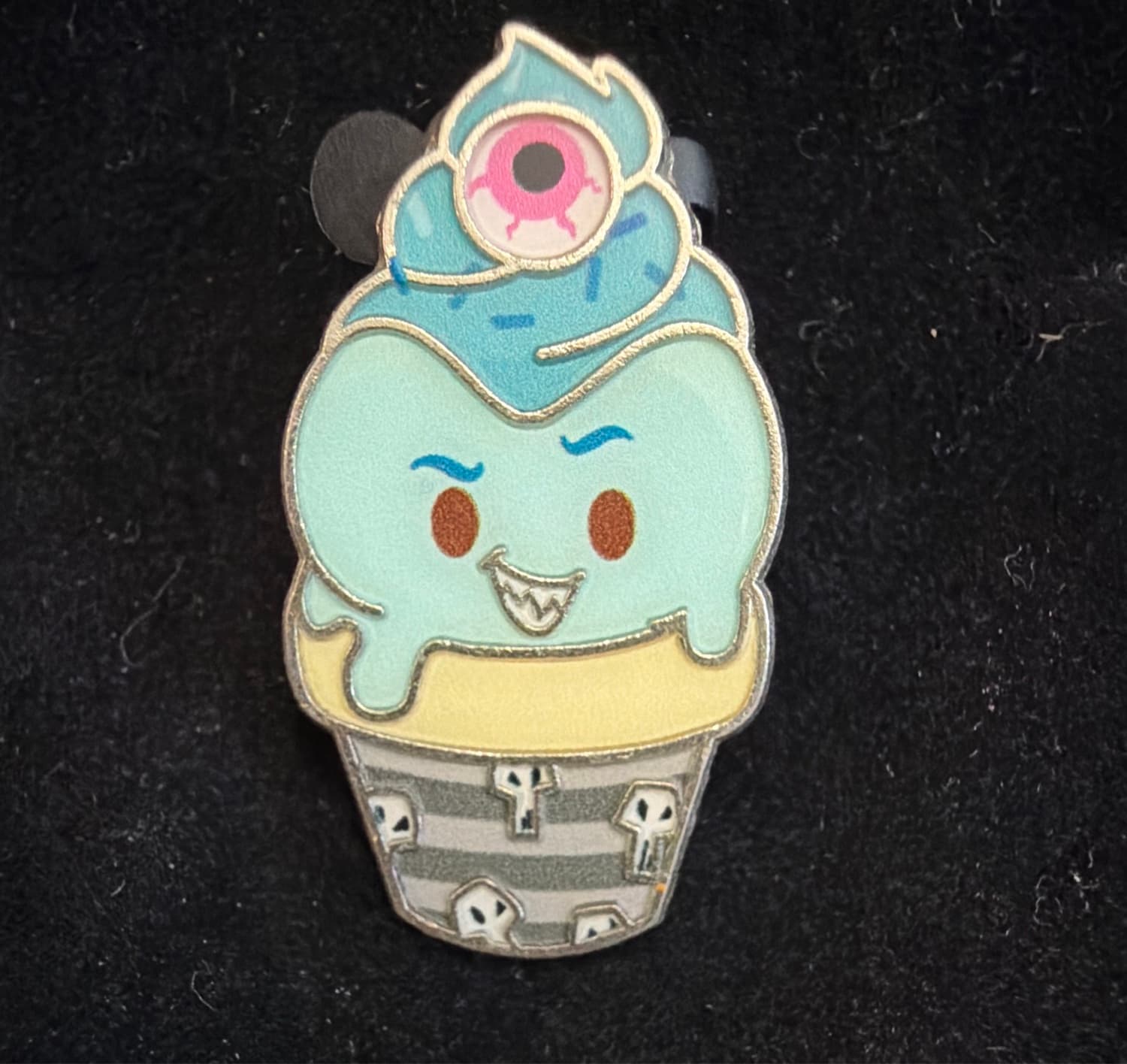 Monster Eyeball Cupcake front