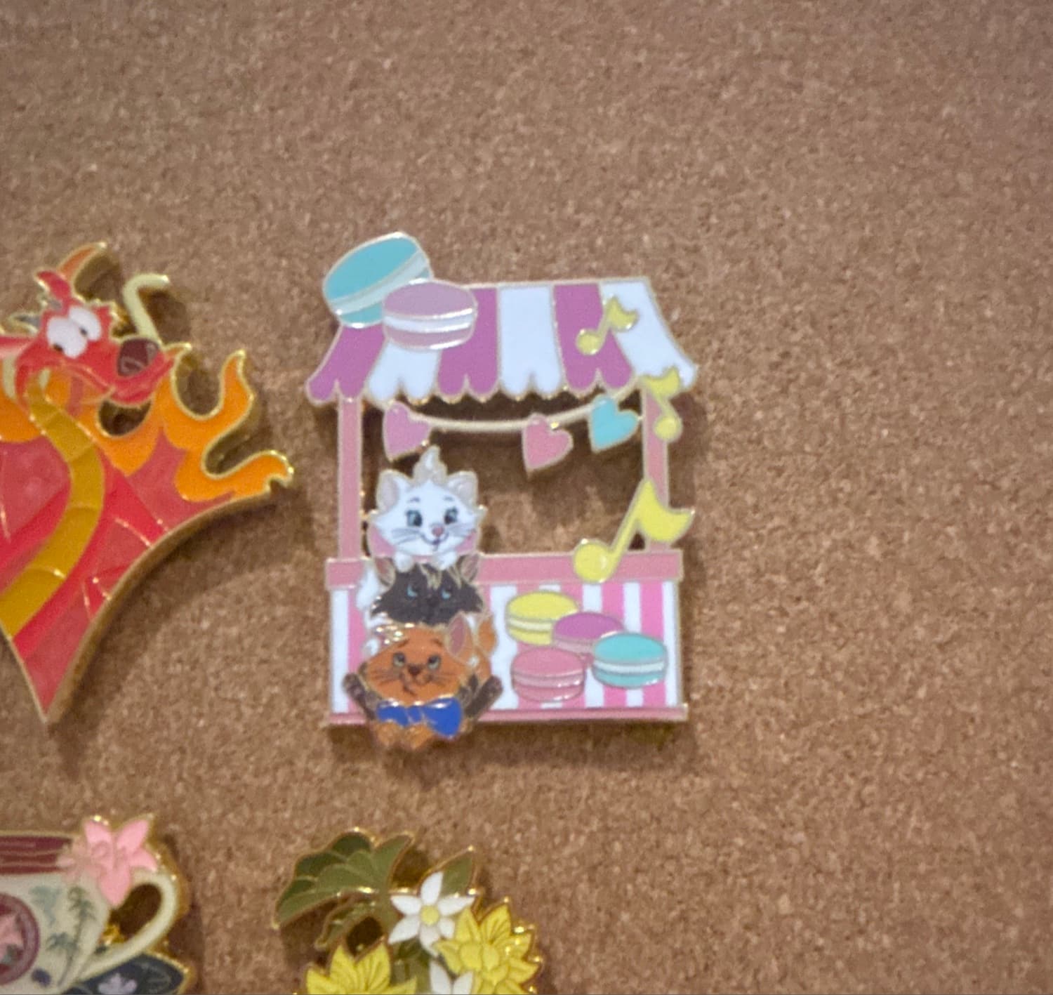 Aristocats cats and dogs stand front