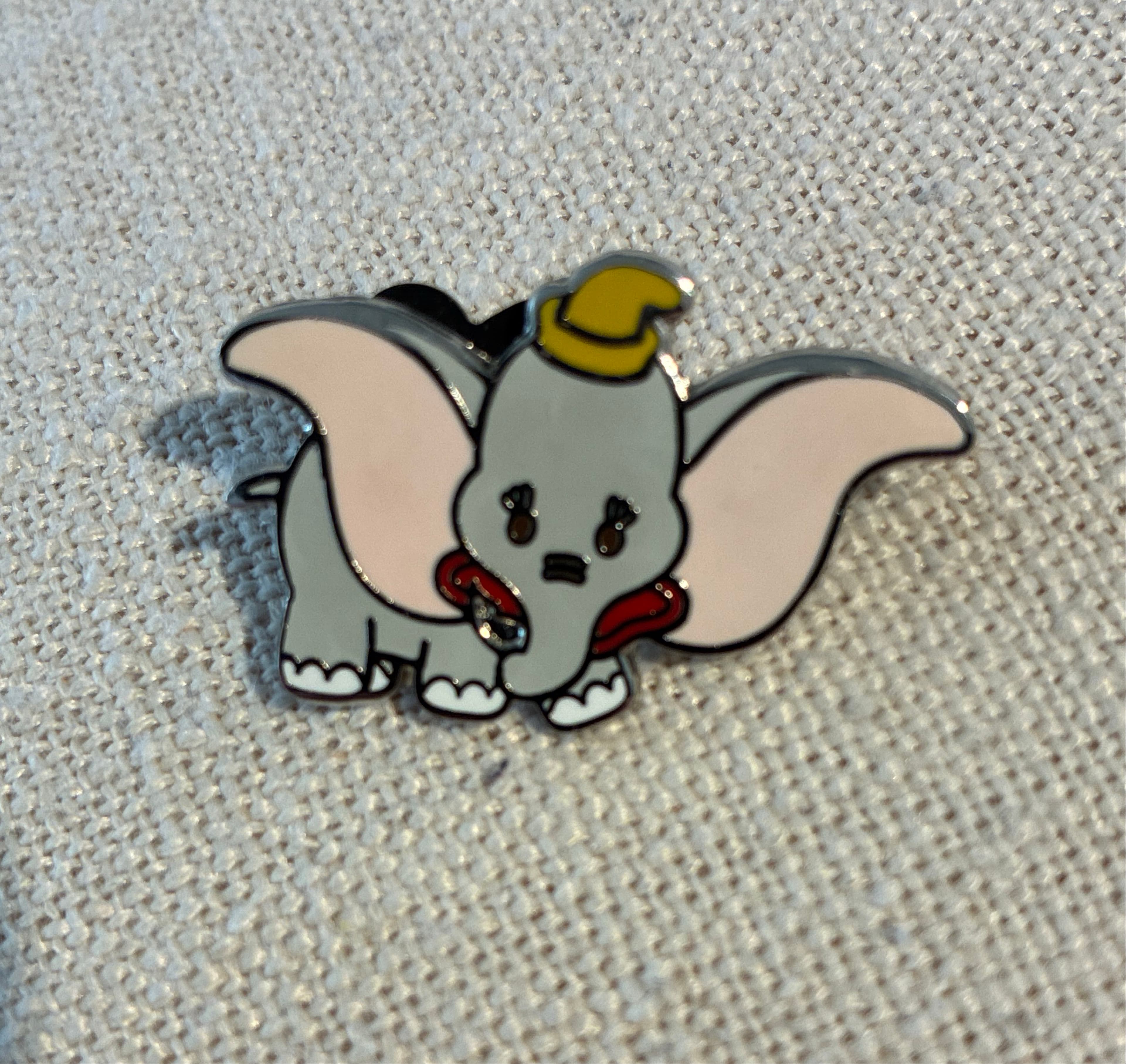 Dumbo - Smiling - Red Ruffled Collar front