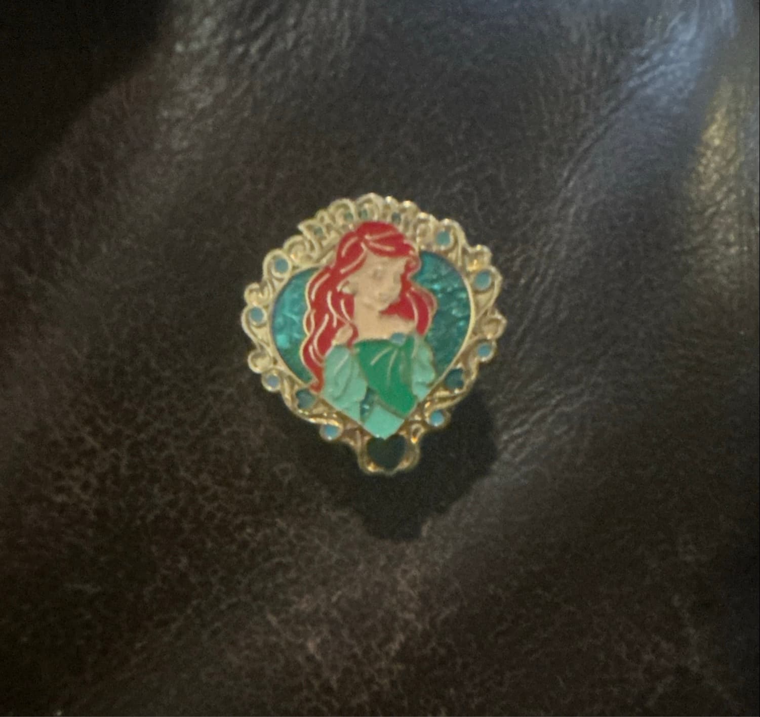 Princess Glitter Portrait Ariel Pin - The Little Mermaid front