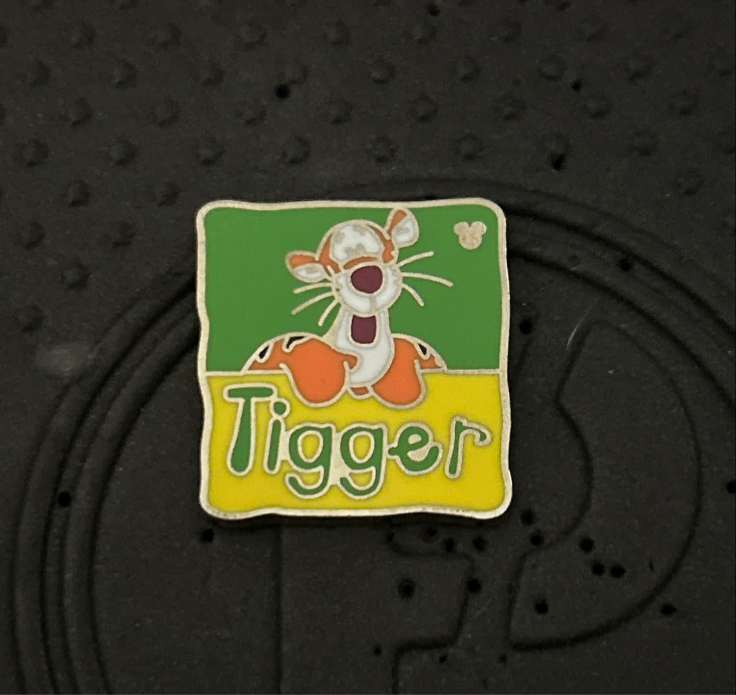 2012 Hidden Mickey - Winnie the Pooh and Friends - Tigger front