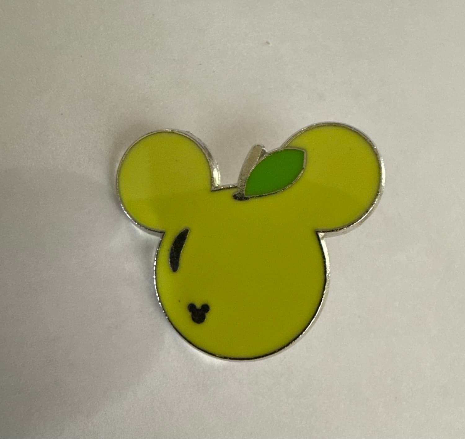 2017 WDW Hidden Mickey Fruits Pear Pin front