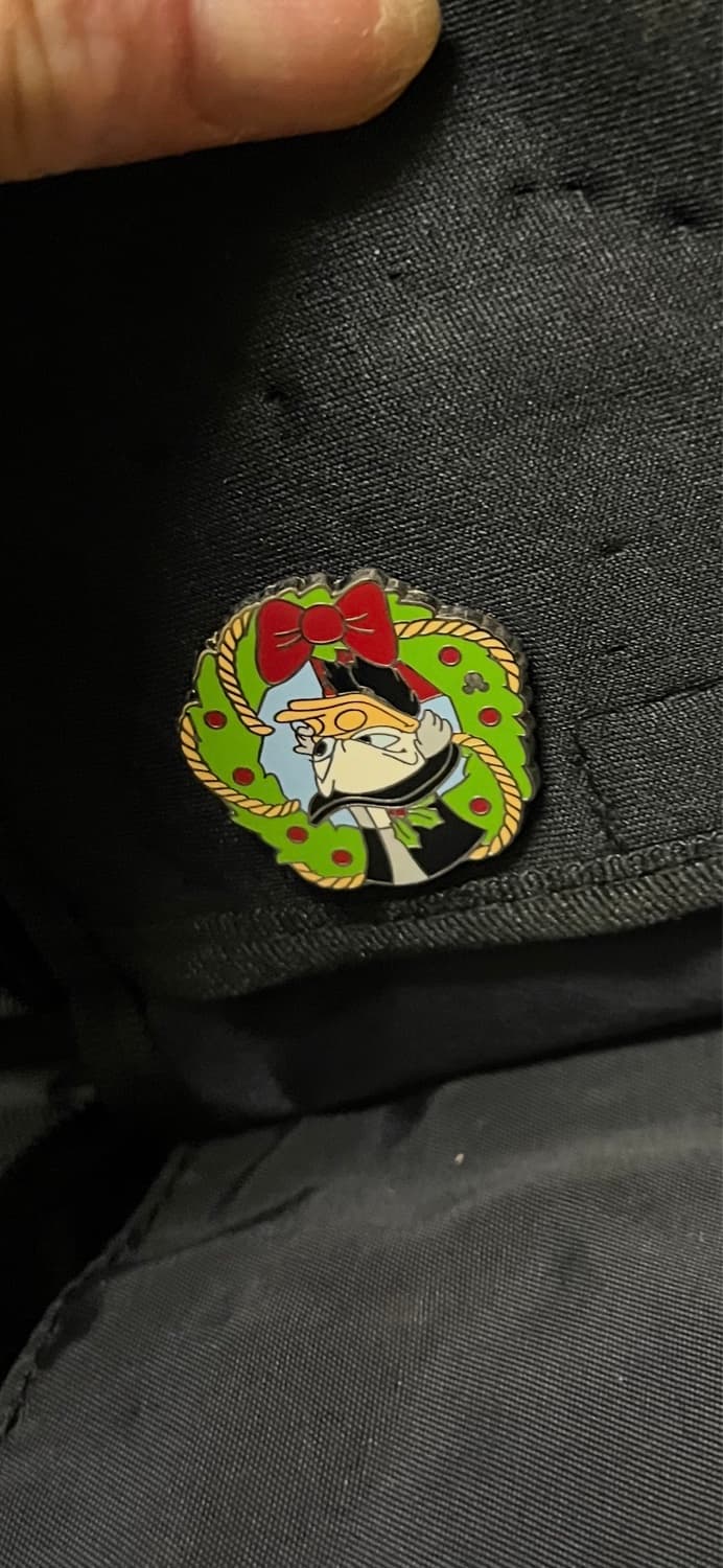 Scrooge McDuck - Hotel Lanyard Collection 2006 Holiday Wreath front