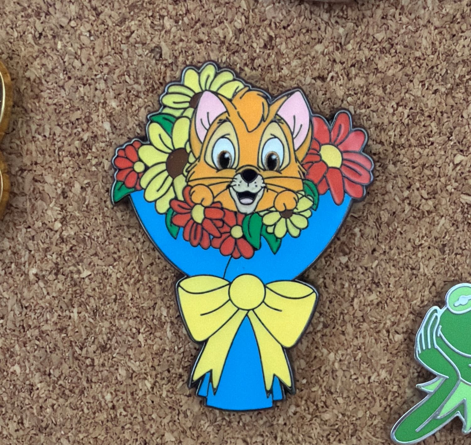 Oliver - Disney Cat Flower Bouquets Set - Mystery Pin front