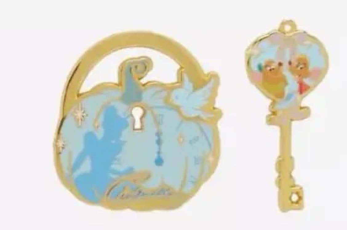Cinderella Lock and Key Pin Set - Disney Princess Blind Box front