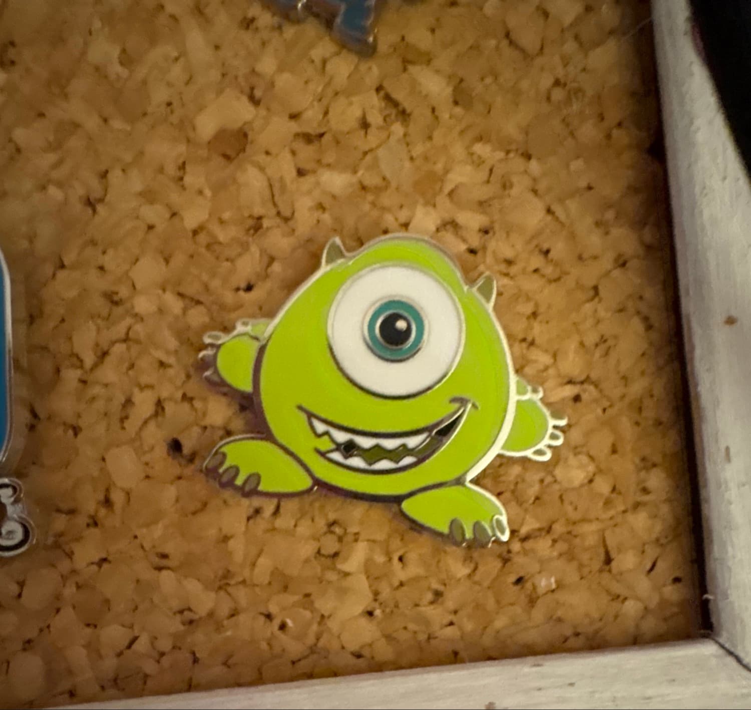 Mike Wazowski - Magical Mystery Pins Series 7 - Monsters Inc. front