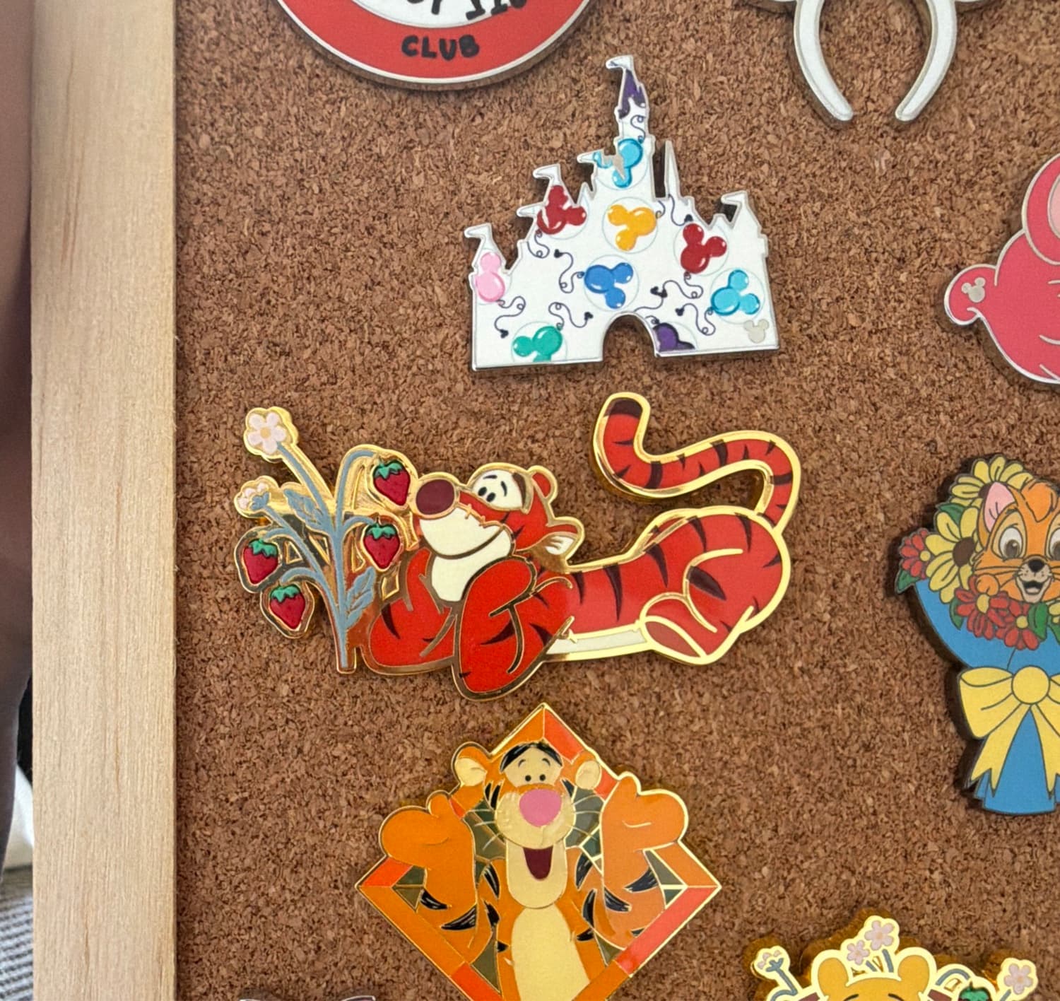 Loungefly Disney Tigger Strawberry Enamel Pin front
