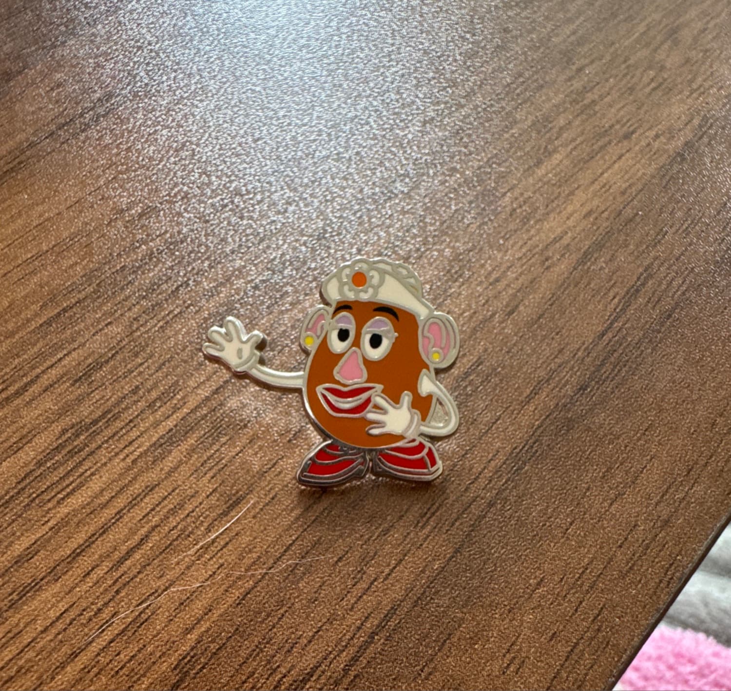 Toy Story Land Mystery Set 2019 - Mrs. Potato Head Waving front