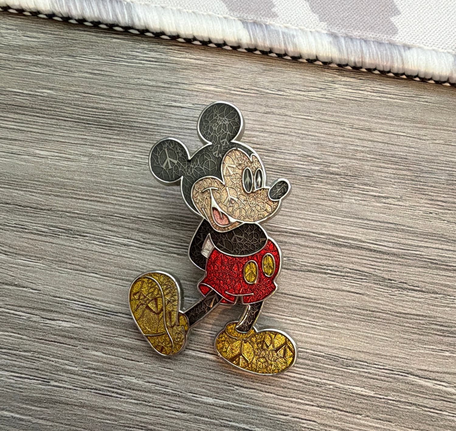 Standing Mickey Mouse - Peace Signs front