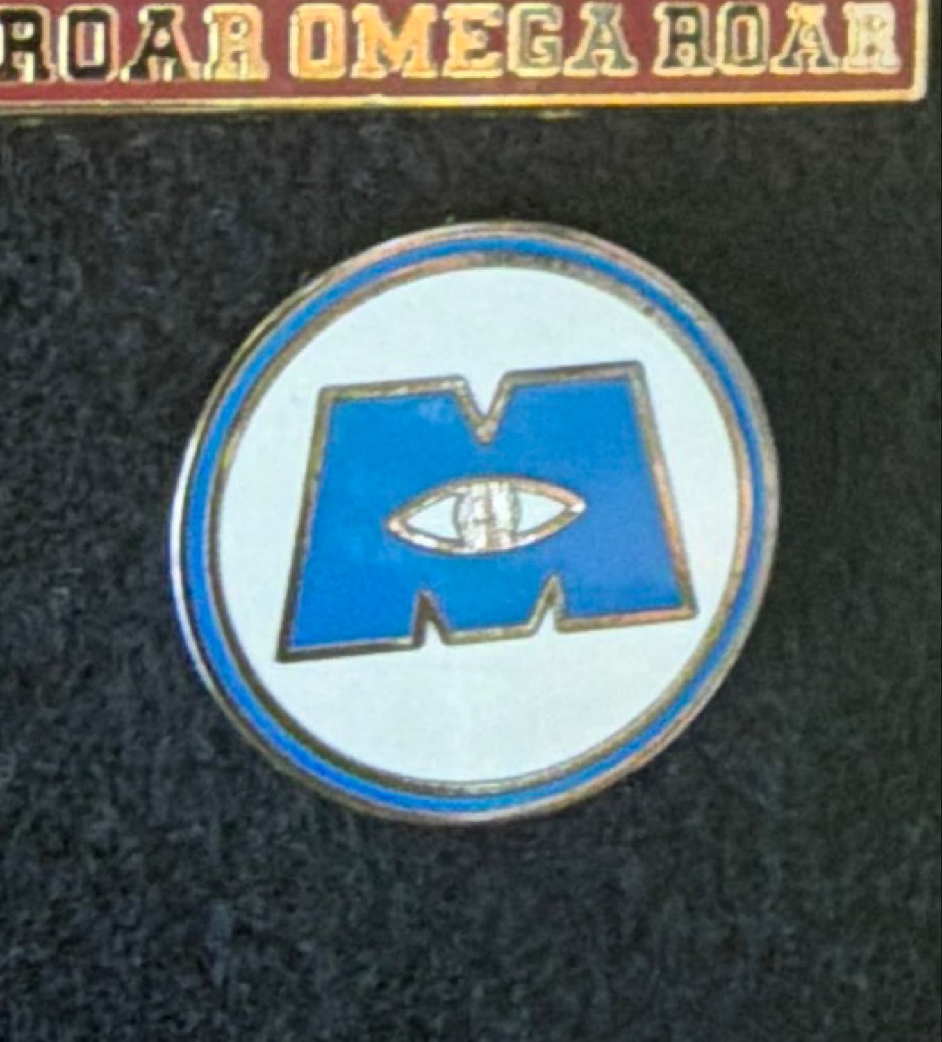 Monsters University - MU Logo Pin front
