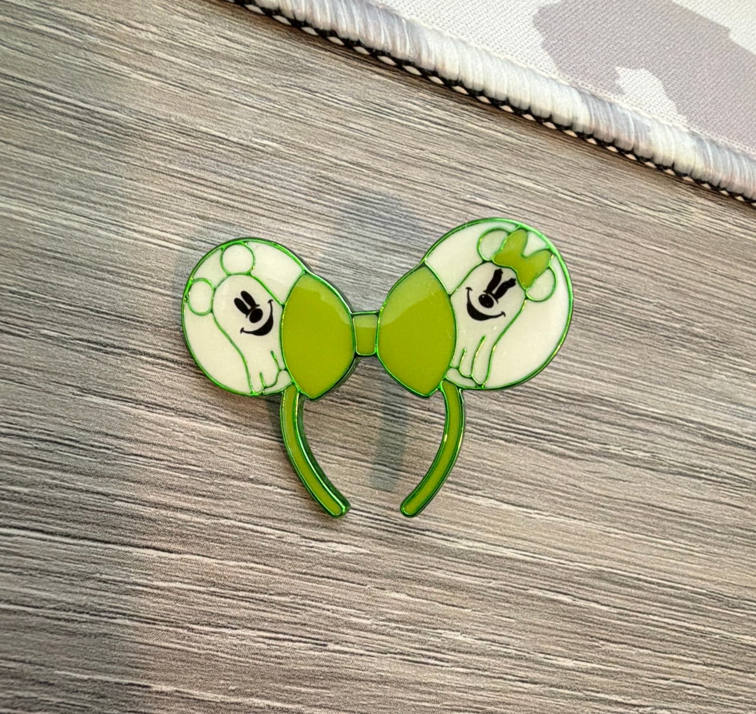 Minnie Mouse Ghost Ears Headband Pin front