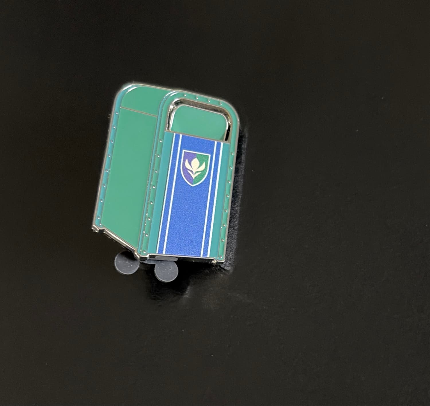 Arendelle Castle Trash Can front