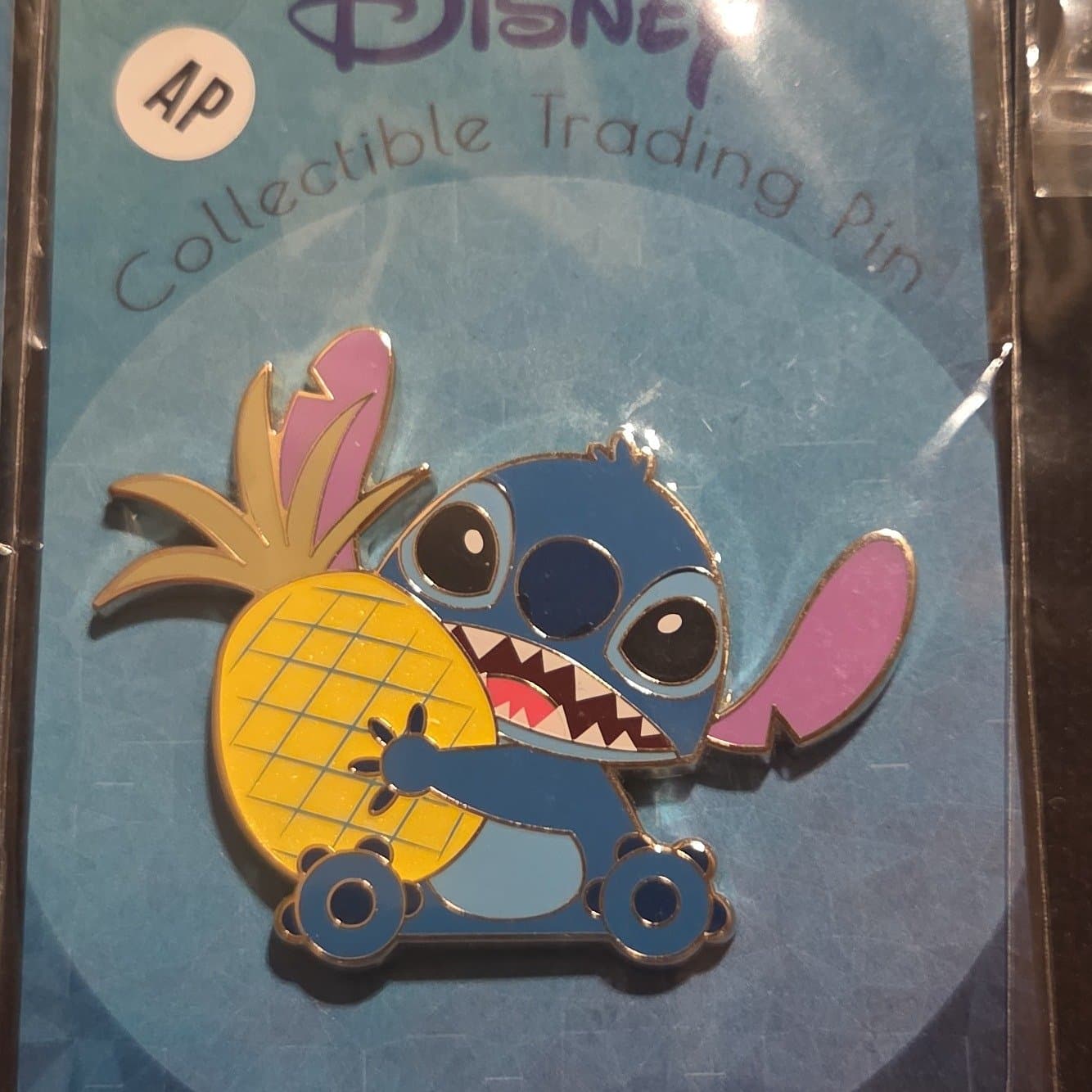 Stitch Holding Pineapple - Artland front