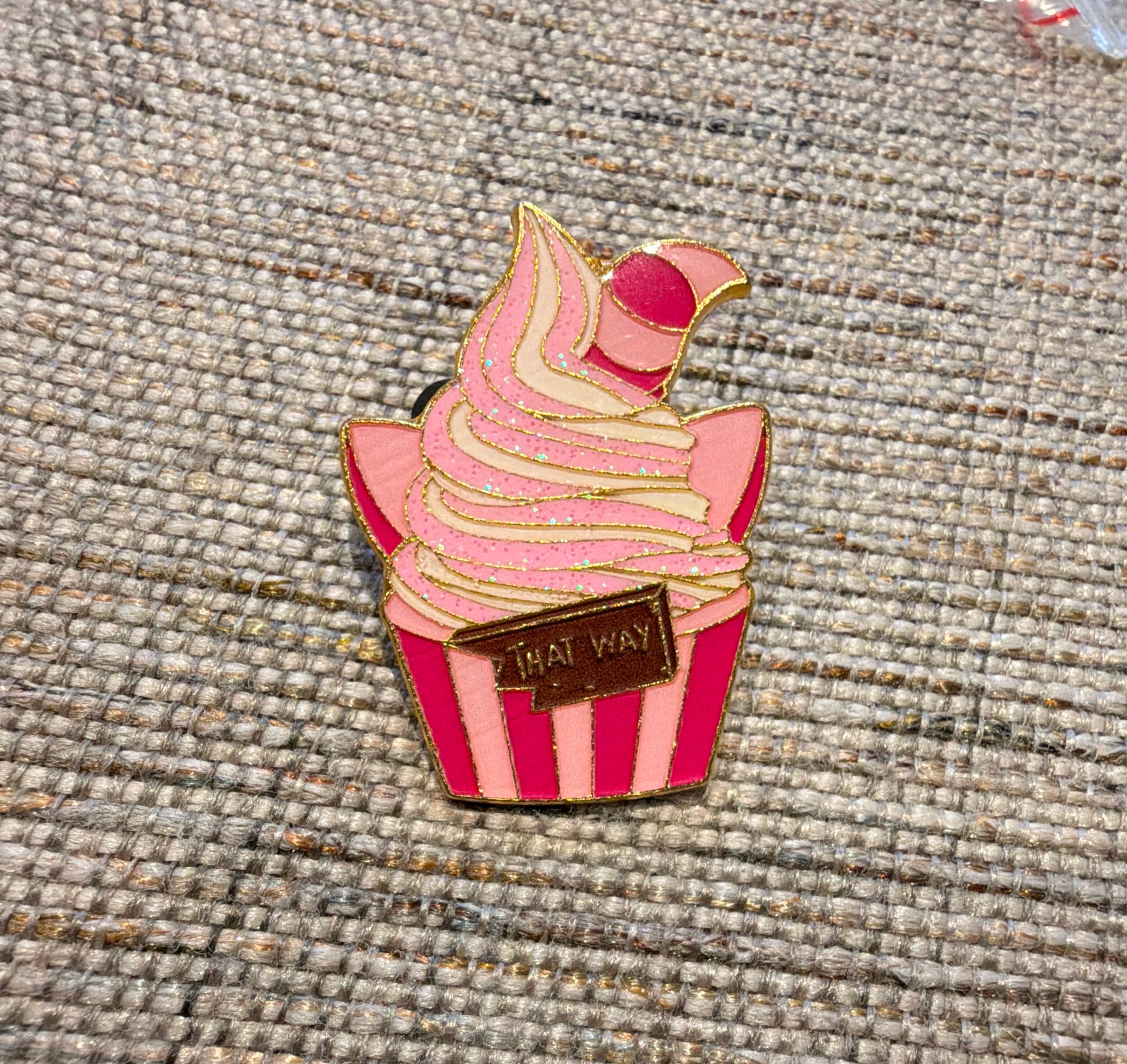 Character Cupcake Cheshire Cat front