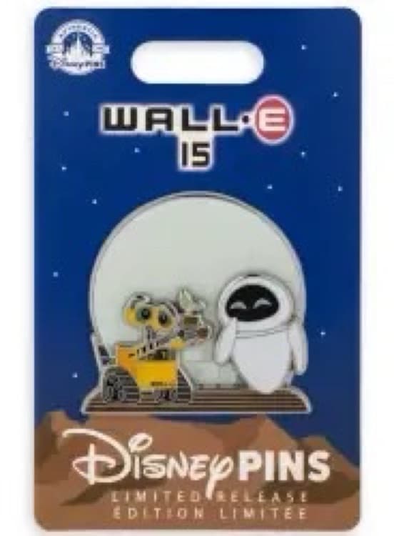 WALL-E and E.V.E. Glow-in-the-Dark Pin – WALL-E 15th Anniversary – Limited Release front