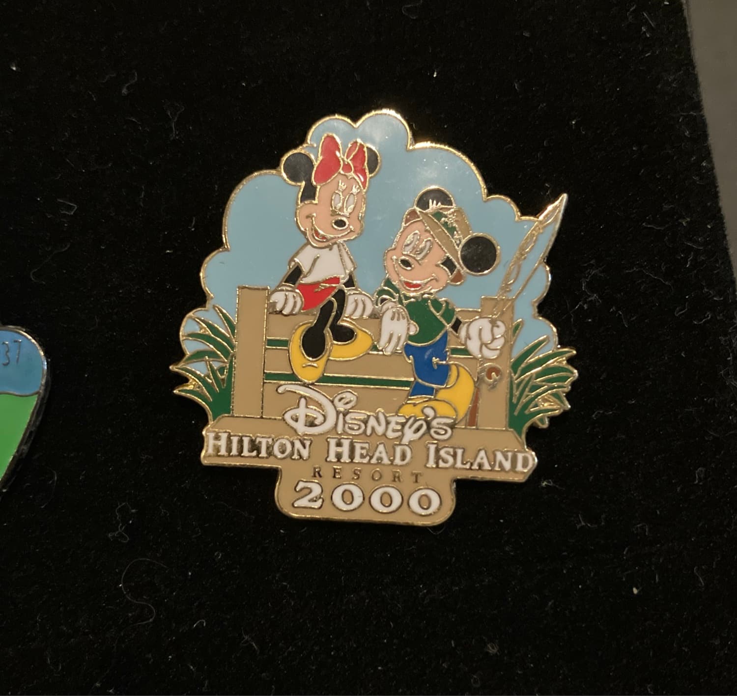 Mickey & Minnie Mouse Fishing at Disney's Hilton Head Island Resort 2000 Pin front