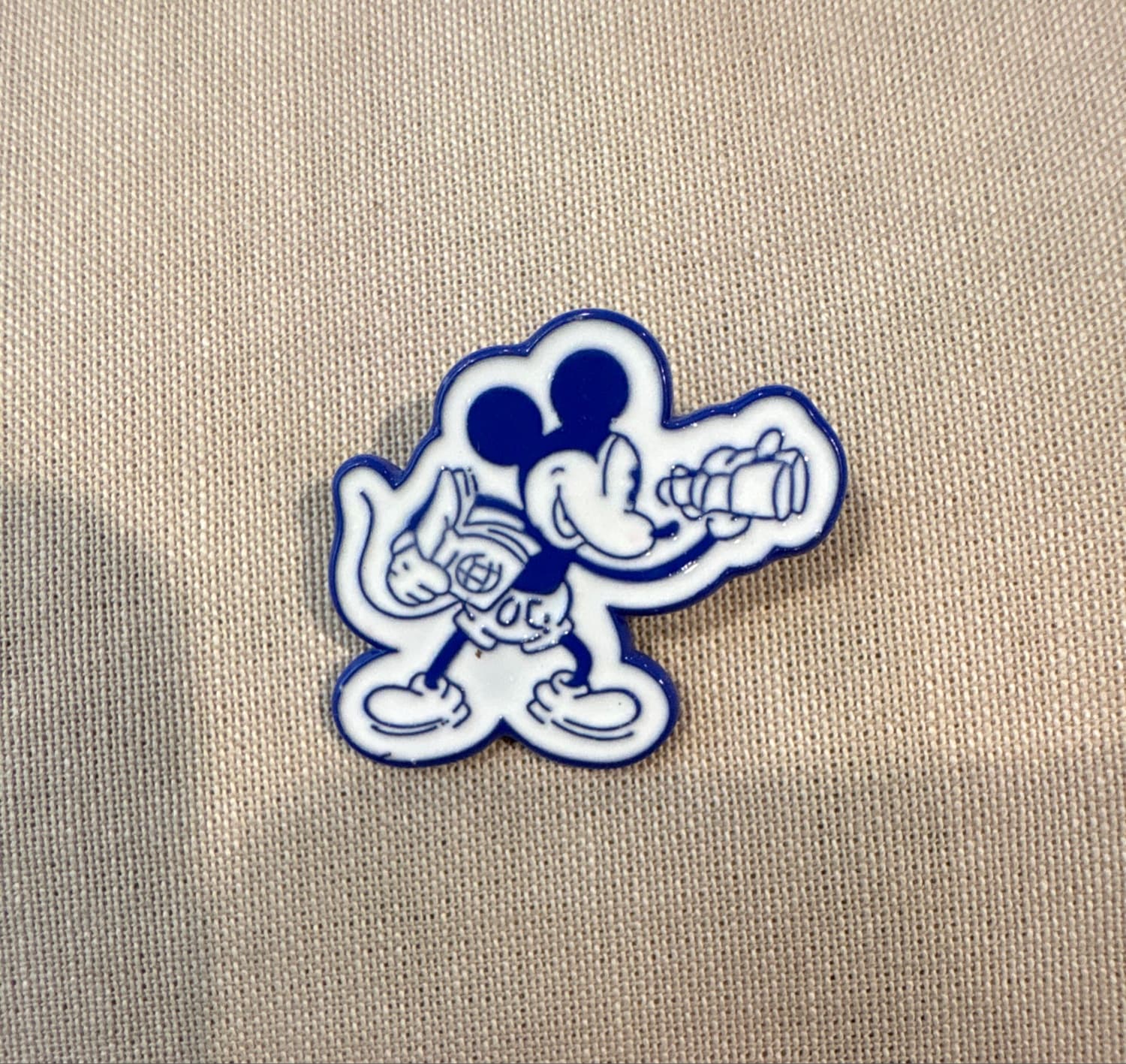 Mickey Mouse with Spyglass front