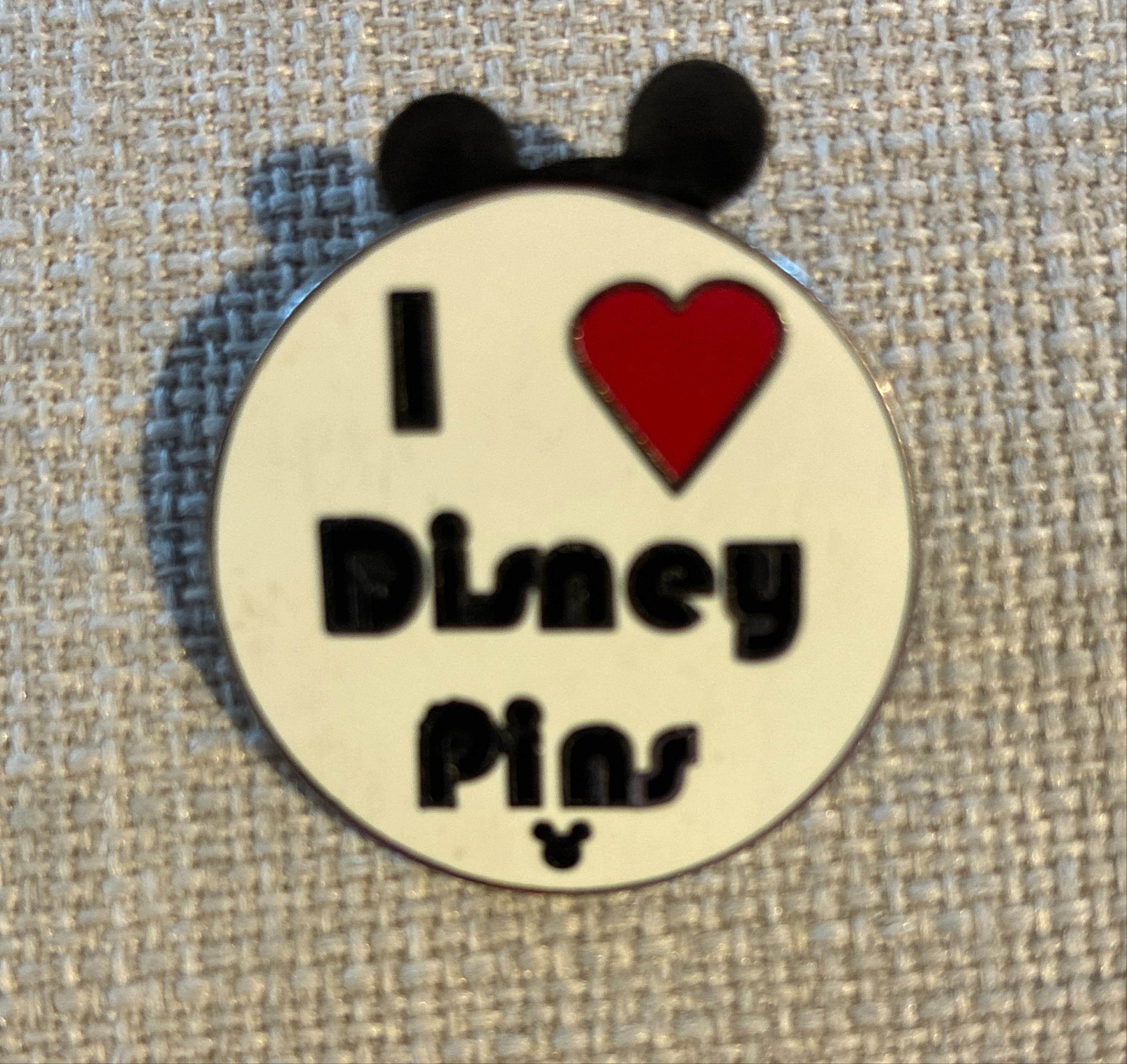 I Love Disney Pins - Pin Trading Phrases front
